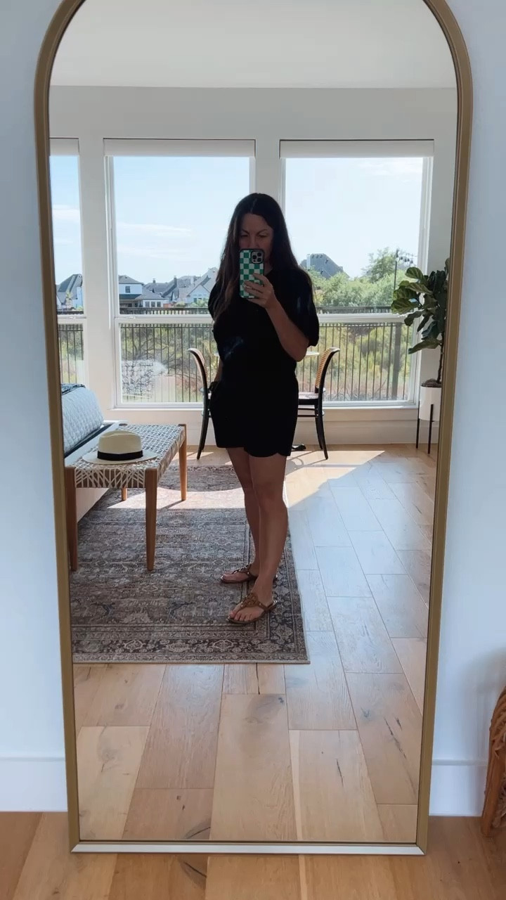 My shirts and shirt are on sale. Great time to stock up on summer apparel 

Target finds, madewell, monochromatic outfit, black shorts, summer sandal, puff top, crop top, petite outfit

S in shorts
M in top



#LTKSale #LTKstyletip #LTKsalealert