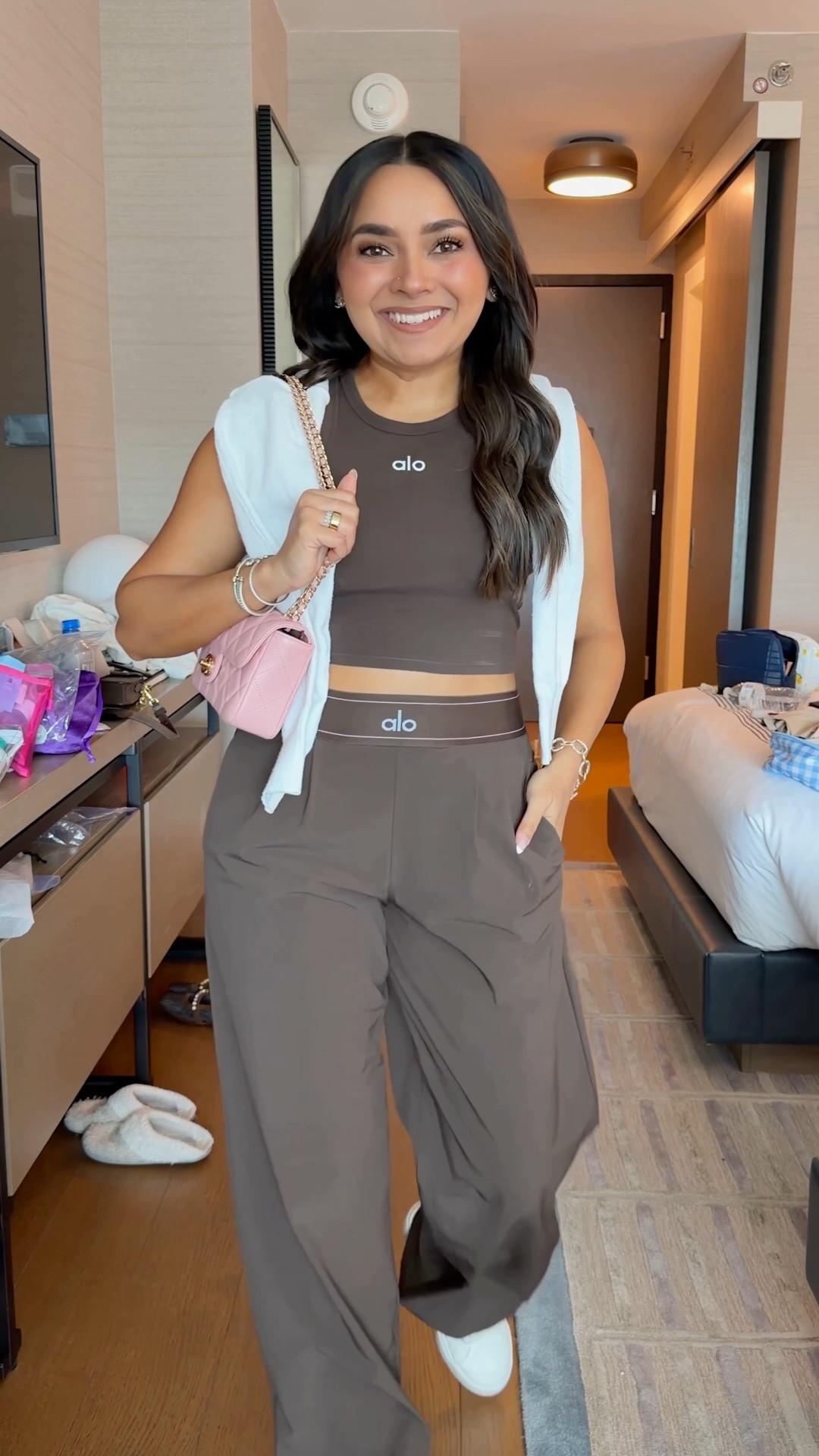 New York City Travel Outfit!

Brown tank size xs TTS
Brown pants size xxs - typically a size 2/26 in pants 
White cardigan size small TTS 
Sneakers size 6.5 TTS


Airport outfit
Fall outfit
Vacation look

@Alo Yoga

#LTKNYFW #LTKPetite #LTKTravel