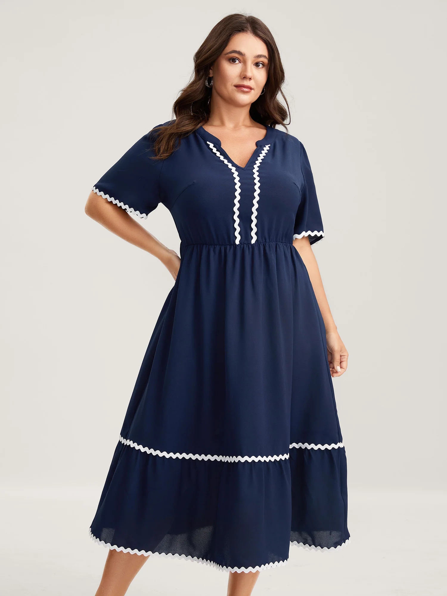 Lace Contrast Notched Collar Midi Dress | Bloomchic