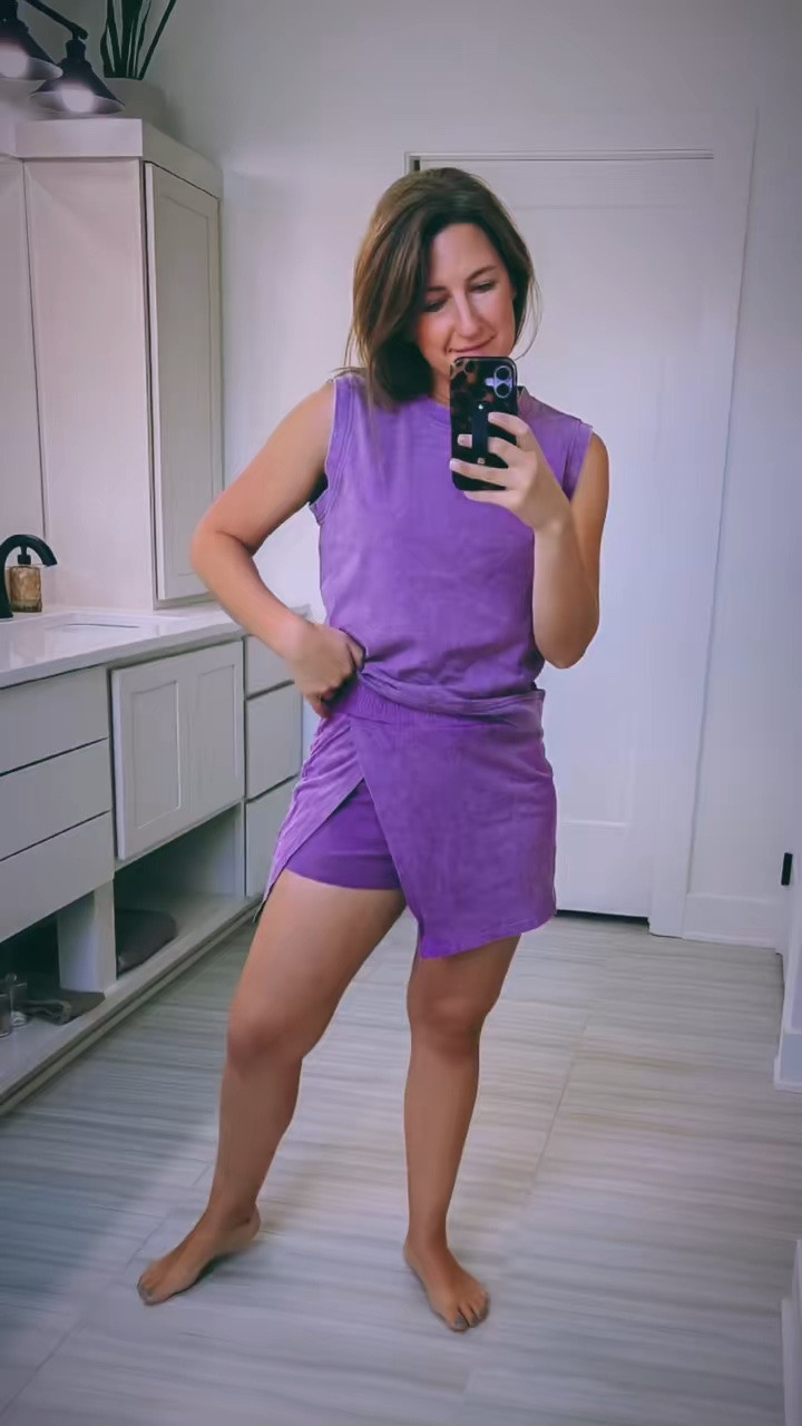School drop off outfits. No accessories just the outfit and some comb hair. Easy peasy!