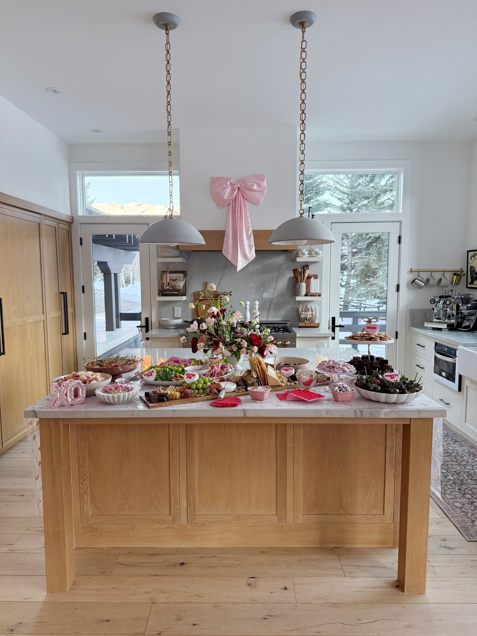 Galentines day party 🎀❤️🍓

Home
Valentine’s Day 

#LTKHome #LTKValentine