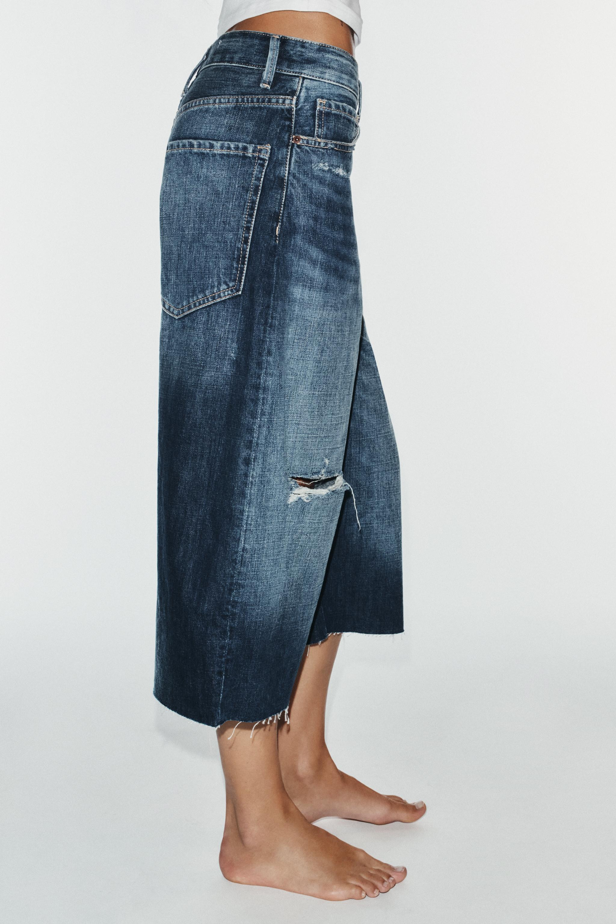 Model height: 178 cmMID-WAIST - BAGGY - RIPPEDMid-waist Bermuda shorts with belt loops and a five... | Zara DE