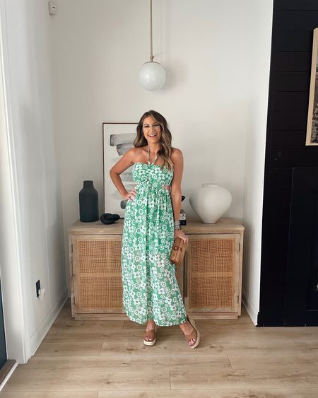 Loving these new arrivals from @walmartfashion! Perfect for spring and summer vacay! I’m in a small dress and it fits TTS.
#WalmartPartner #WalmartFashion

#LTKunder50 #LTKstyletip #LTKSeasonal
