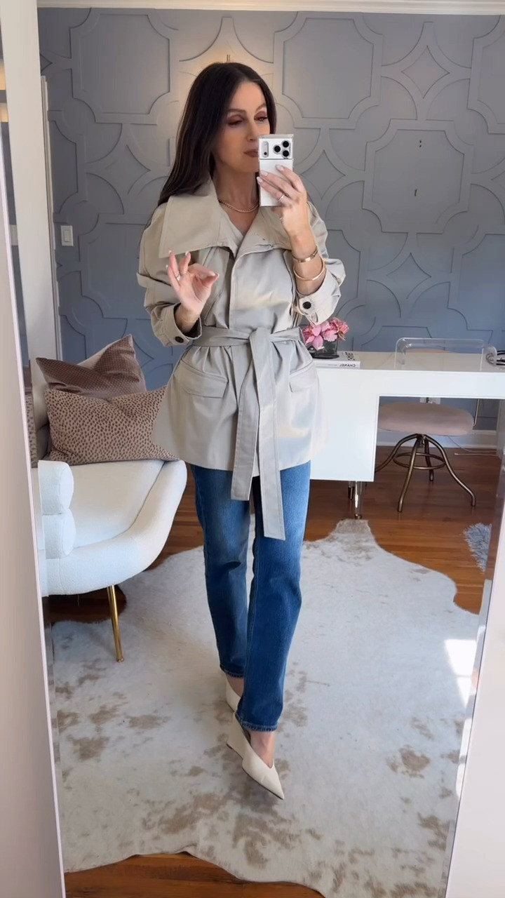 The trench jacket that goes with everything — belted for a polished silhouette and styled here with classic straight-leg jeans for an effortless fall-ready look. I'm in my true size small. @Aritzia #ad #aritziapartner

Aritzia Fall 2026 • Stylist Picks • Effortless Everyday Looks 

 #LTKSeasonal #LTKOver40