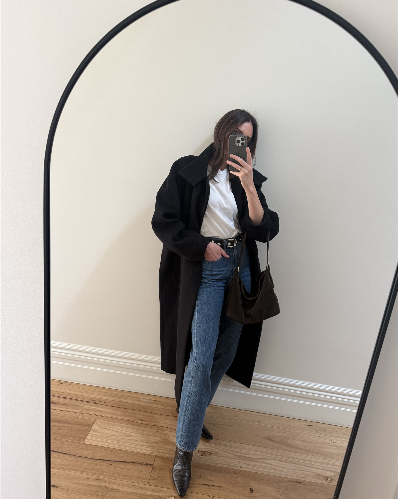 Elevated essentials

Black wool coat 
White tee 
High waisted straight leg denim 
Choc croc ankle boots 
Chocolate suede bag 
Oversized sunglasses 

#LTKstyletip #LTKaustralia #LTKautumn