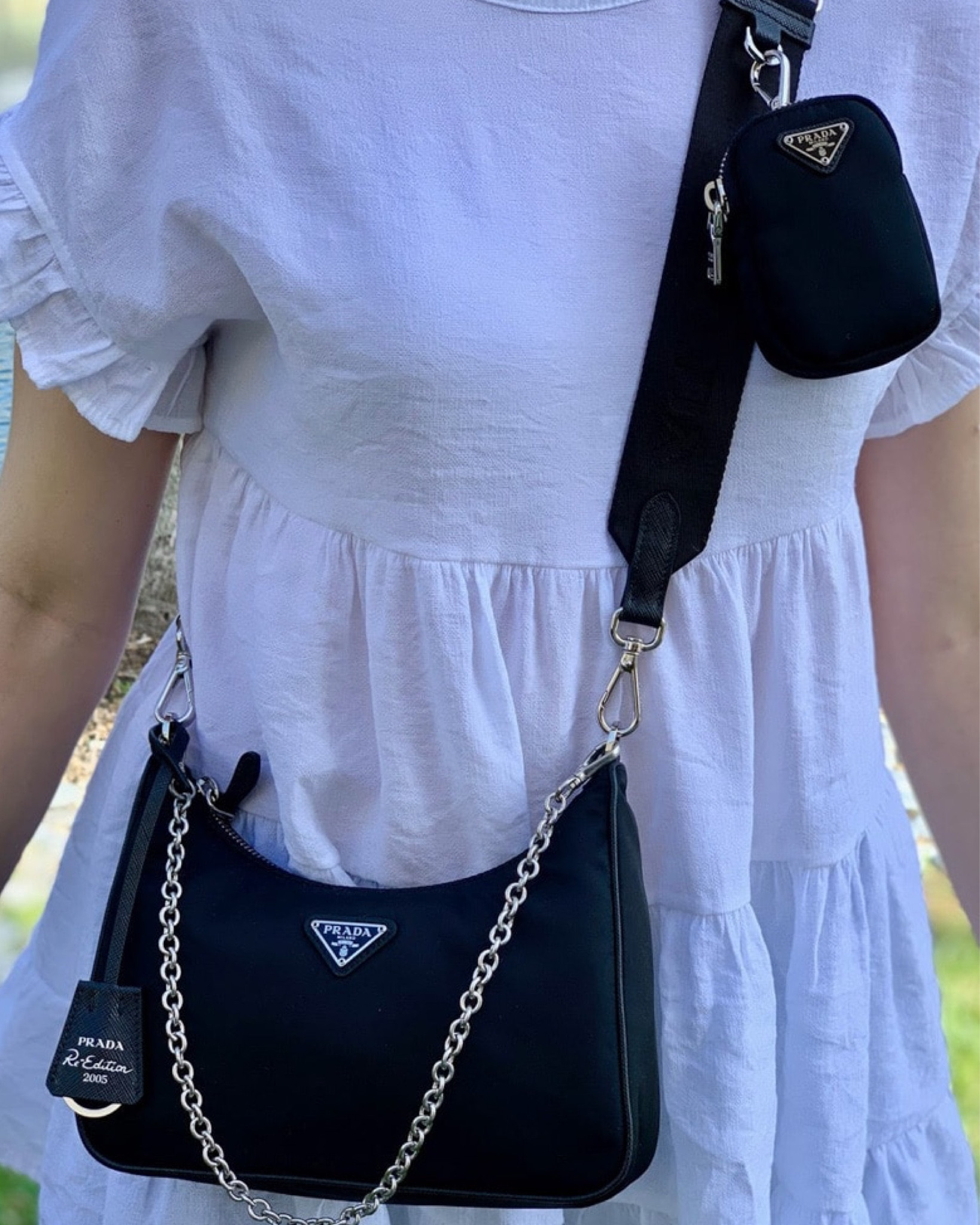 Enamorada de esta cartera, la utilizo todos los días, es súper práctica y pequeña como para utilizar diario.
Cabe : el teléfono, llaves de tu auto, algunas cositas simples para retocar maquillaje y algún snack.



https://www.prada.com/us/en/women/bags/shoulder_bags/products.Prada_Re_Edition_2005_Re_Nylon_bag.1BH204_R064_F0002_V_V9L.html?utm_campaign=GoogleShopping_US&utm_medium=CPC&utm_source=Google&utm_content=PMax&s_kwcid=AL!8549!3!!!!x!!&gclid=Cj0KCQjw6_CYBhDjARIsABnuSzoRSmOFwKo_0wMuHWPrptssZEy7QCCjwsKWoqQNm5eJ9Z0kBsoUtbgaArfnEALw_wcB&gclsrc=aw.ds

#LTKitbag #LTKtravel #LTKbeauty