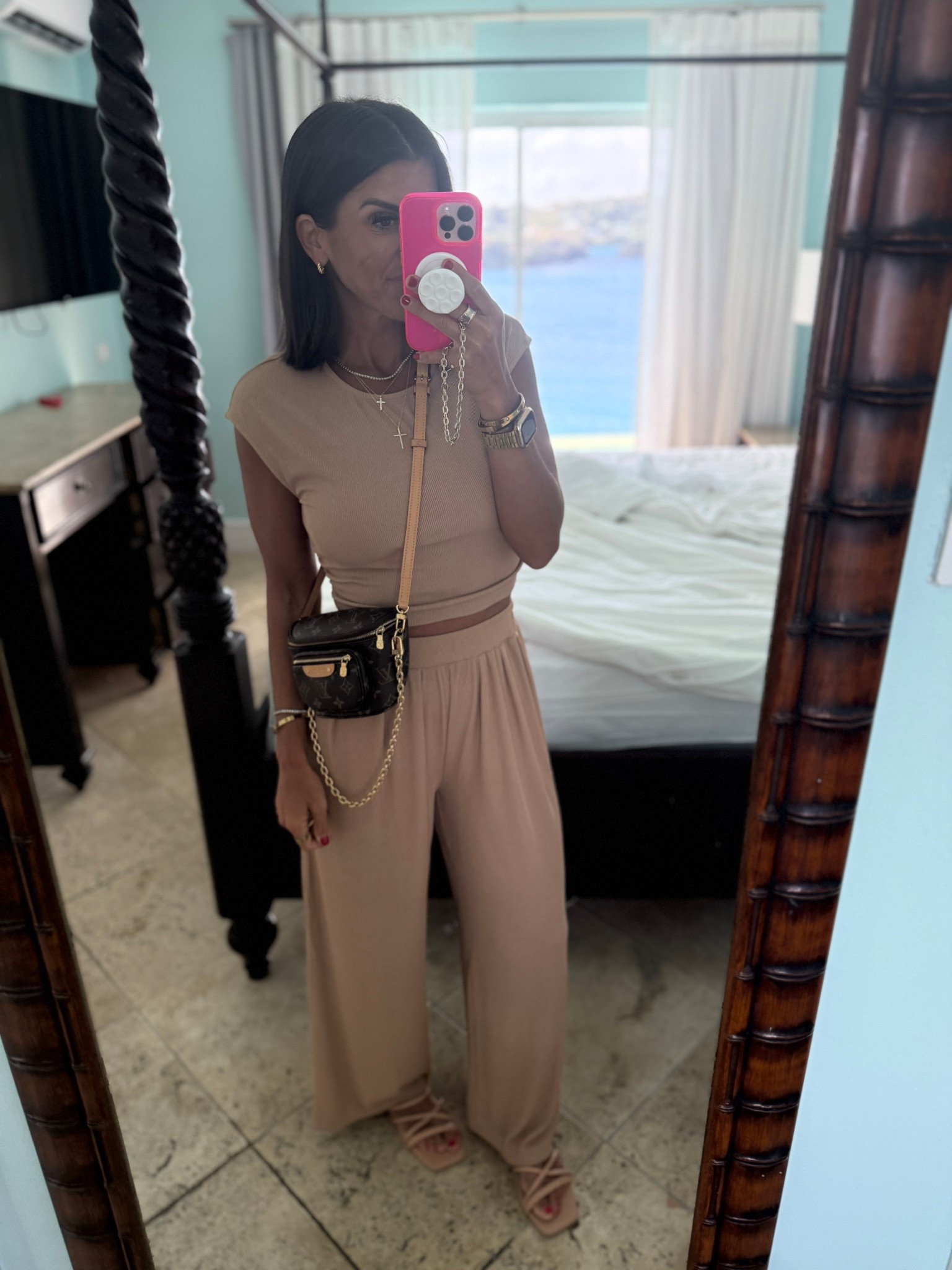 Size small in set

#LTKSeasonal