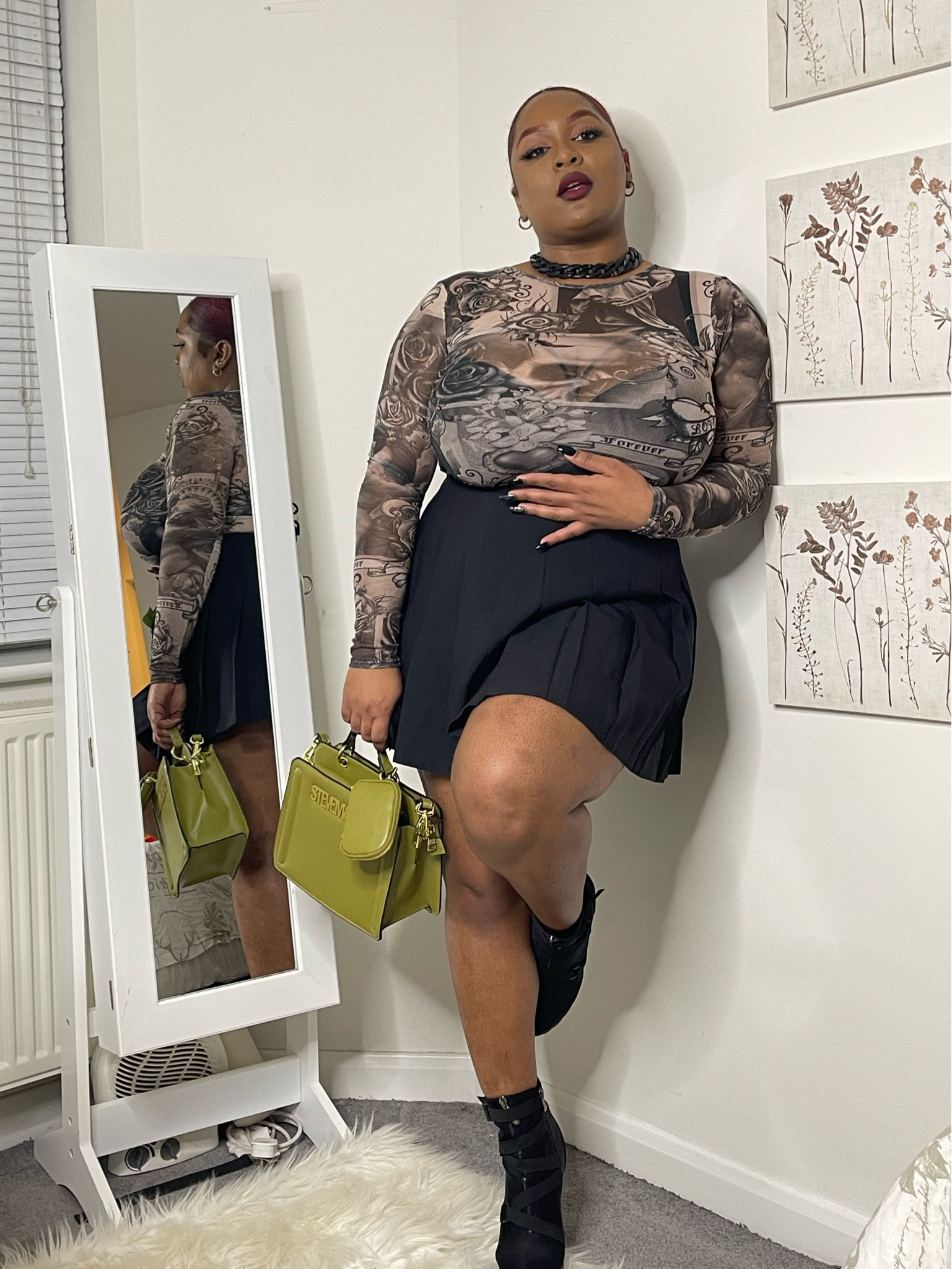 Mini skirt outfit inspo 🖤

Mesh crop top, Mini skirt, pleated skirt, black outfit, Date night outfit, girls night outfit inspo, Steve Madden bag, asos, asos curve, Asos fashion, Curve fashion, Curvy girl

#LTKunder100 #LTKcurves