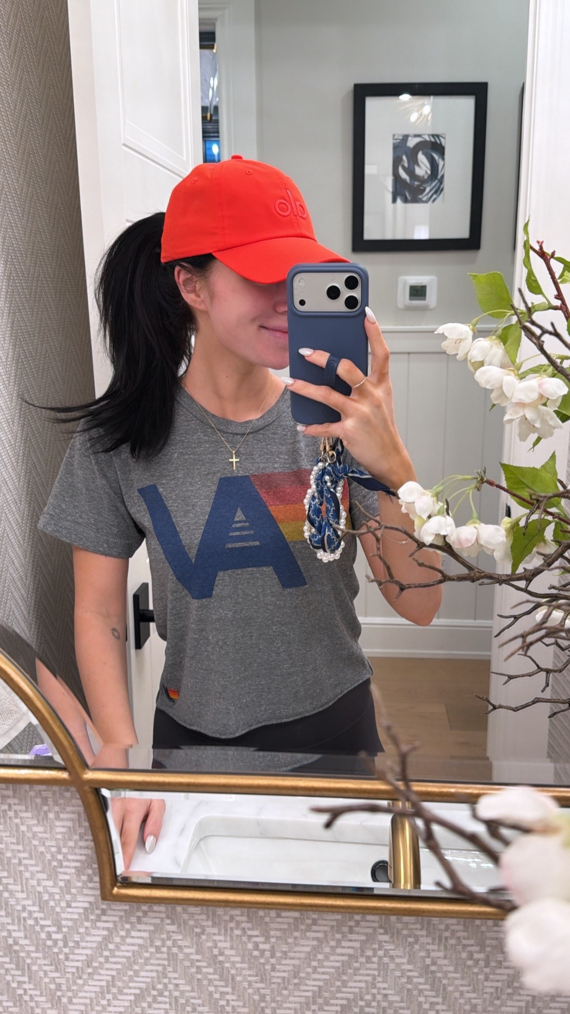 I’m not sure why the picture of the hat is showing it as a bucket hat, just click on the link and it will take you to the correct hat on the website ￼