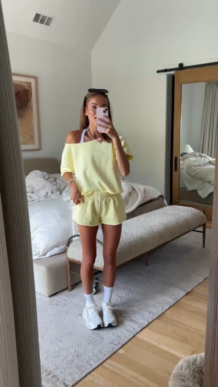 The perfect butter yellow lounge set for these hot summer days!💛