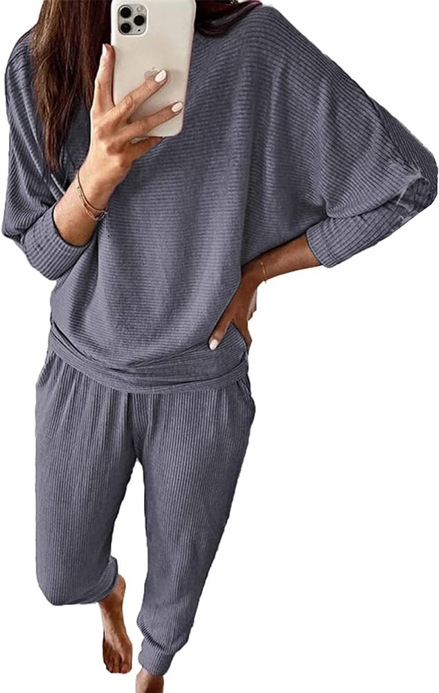 PRETTYGARDEN Women's Fashion Outfits 2 Piece Sweatsuit Solid Color Long Sleeve Pullover Long Pant... | Amazon (US)