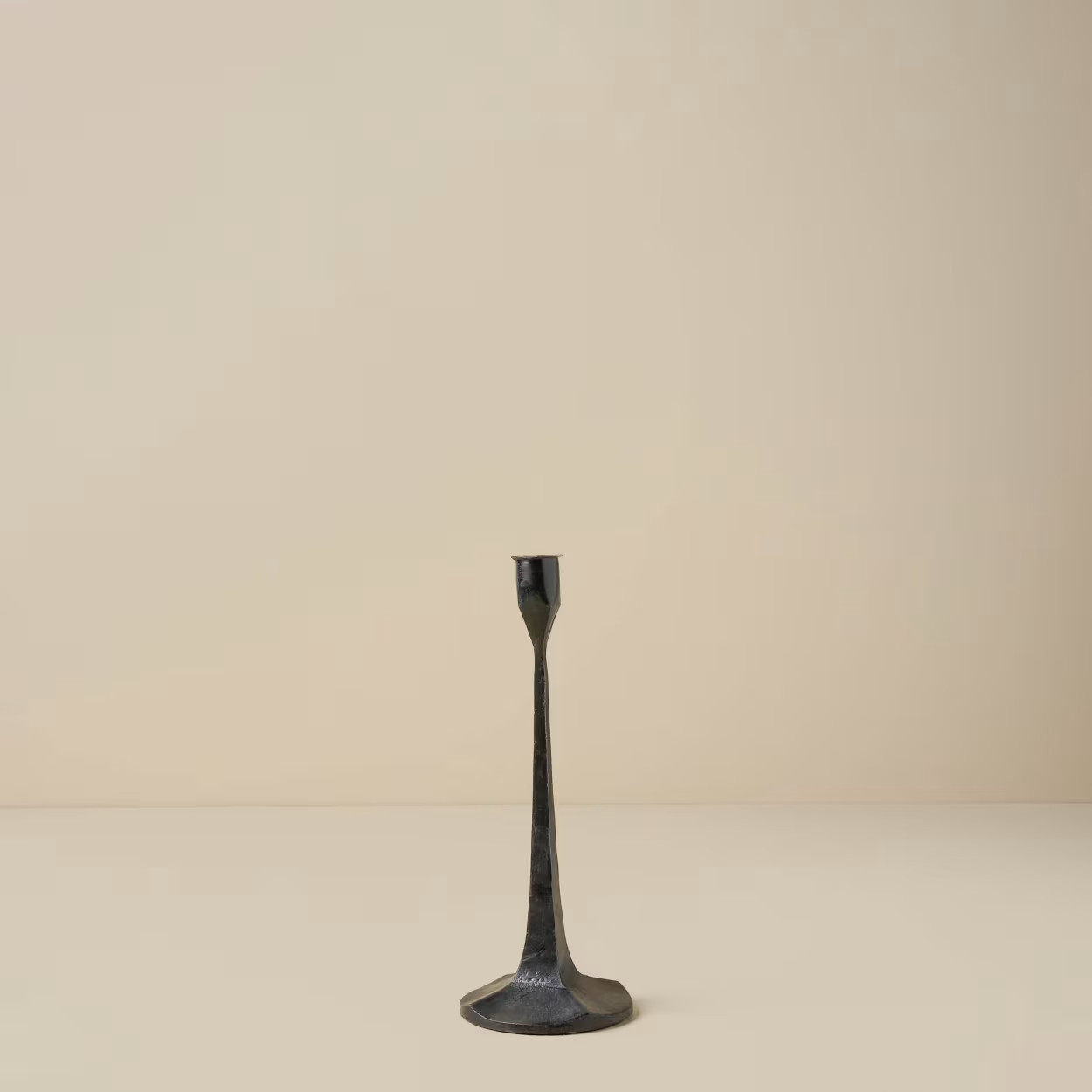 Black Gatecrest | Magnolia