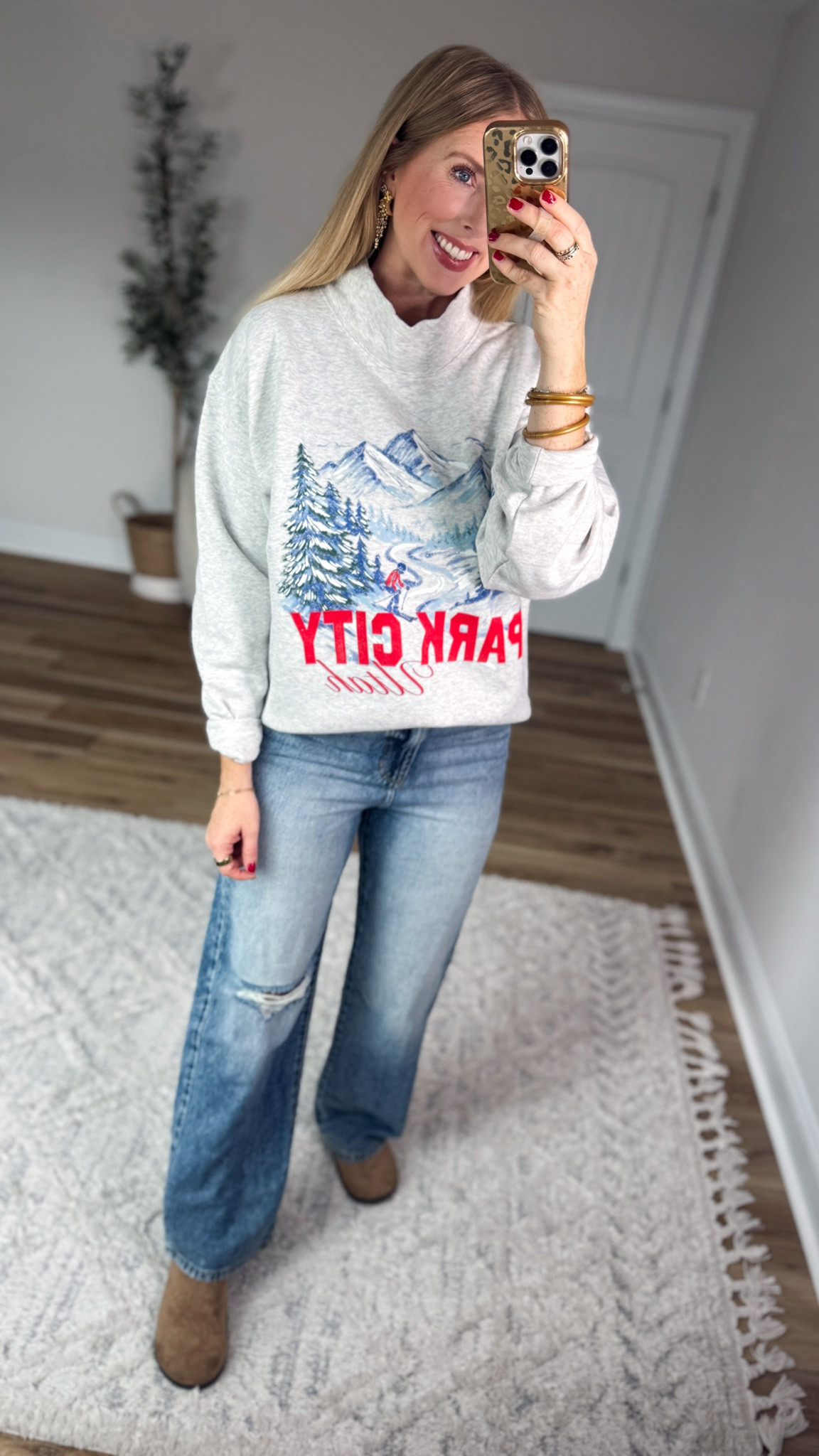 Weekend Walmart Wins try-on
Oversized mock neck graphic sweatshirt- medium 
Elastic waist distressed jeans- small, would like a medium too!