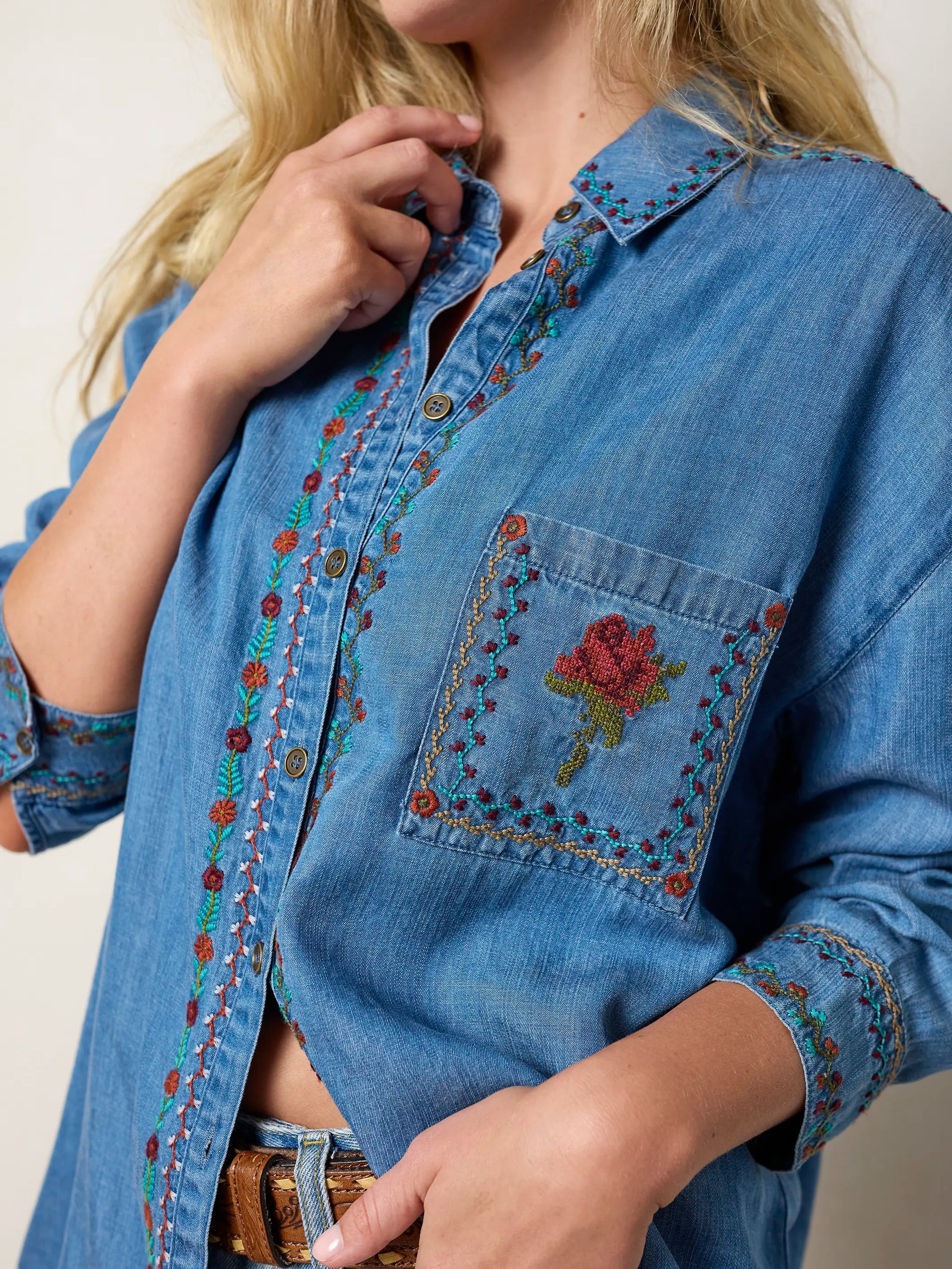 Dutton Embroidered Button Down | Natural Life