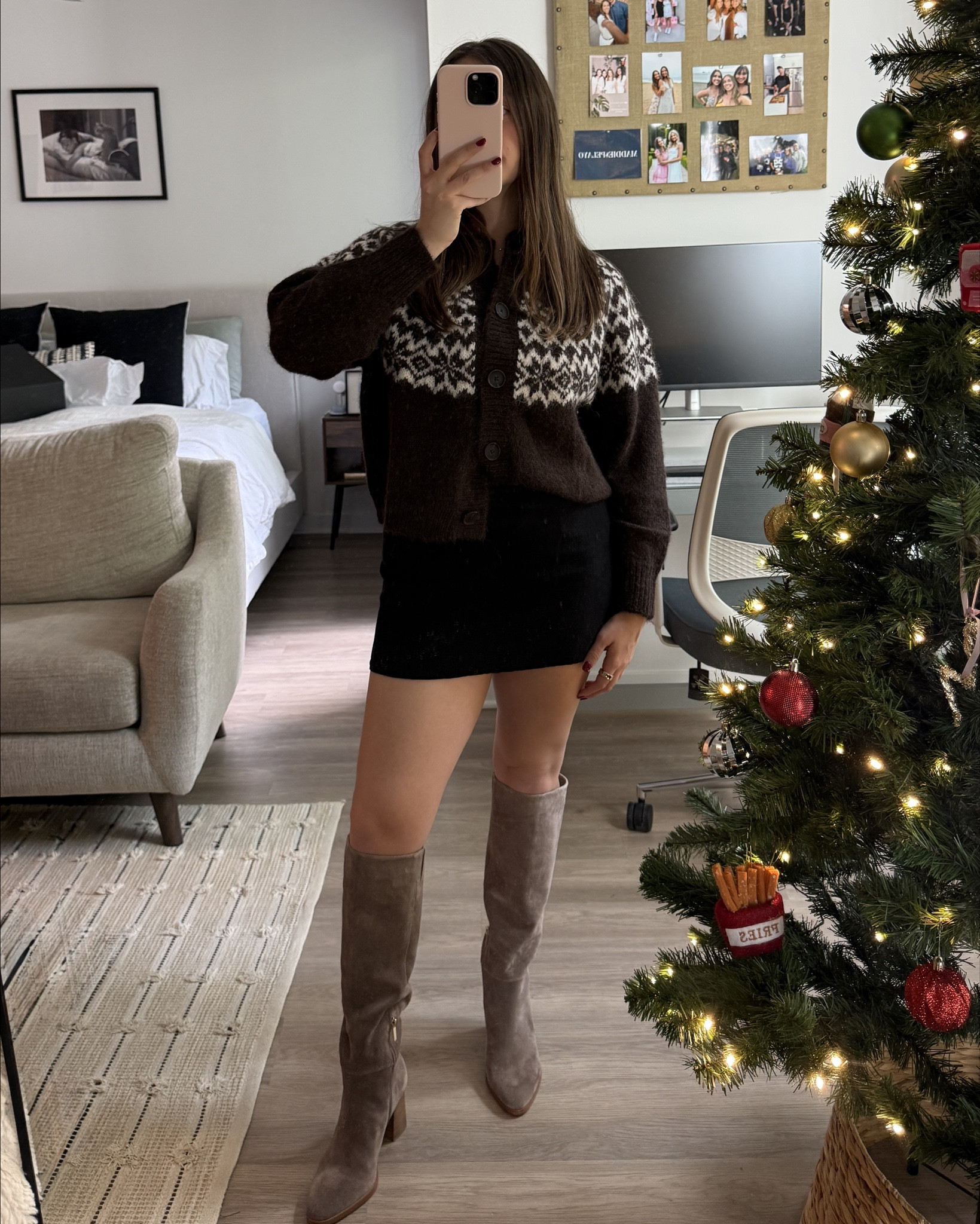 the most perfect winter sweater from the Gap! ❄️☃️ haven’t decided my favorite way to style it yet but can see myself wearing this a ton all season! comes in petite sizing too for my fellow short girlies 

#LTKHoliday #LTKootd #LTKPetite
