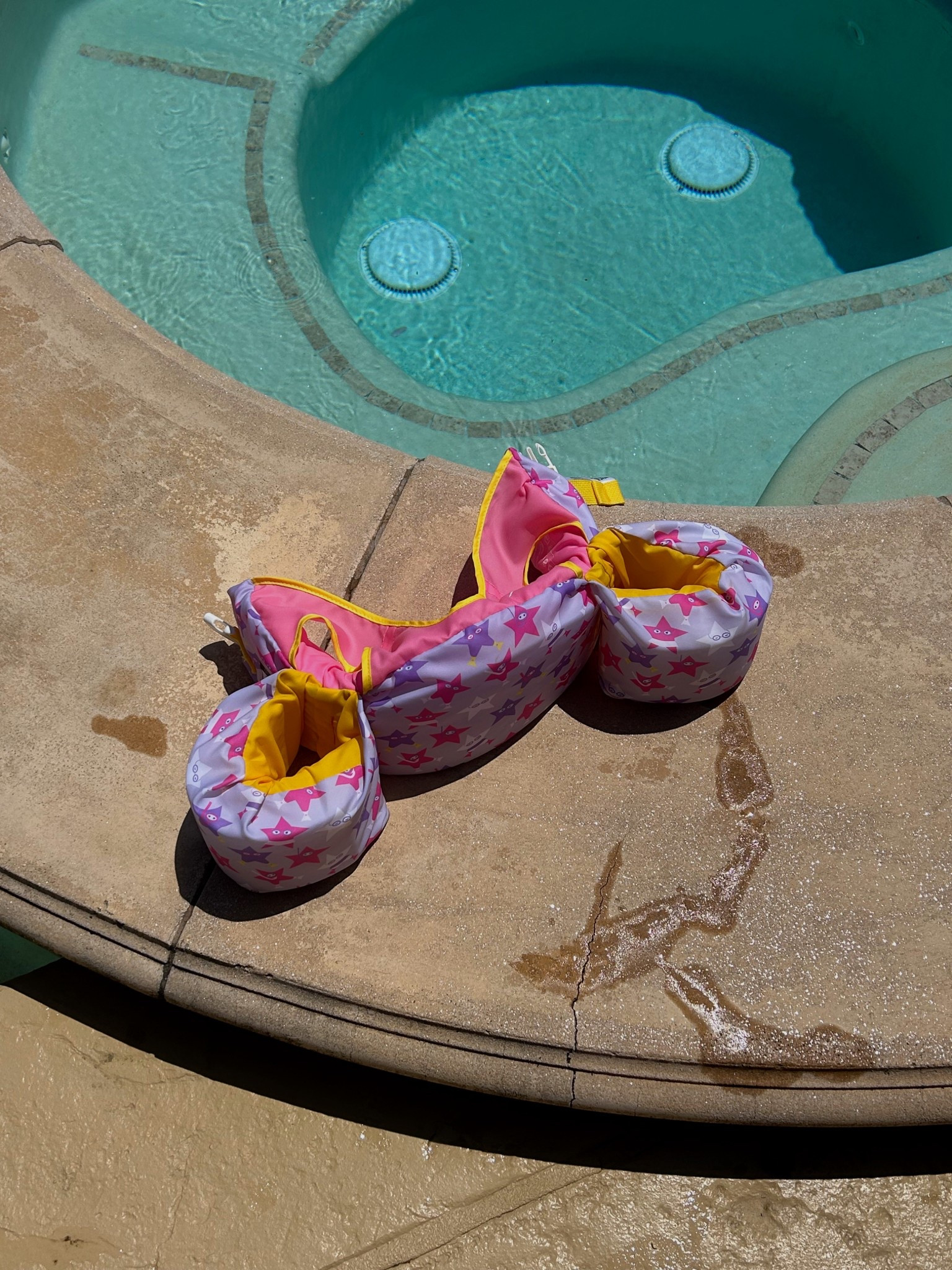 Harper’s life vest is the best and coastguard certified 🙌 