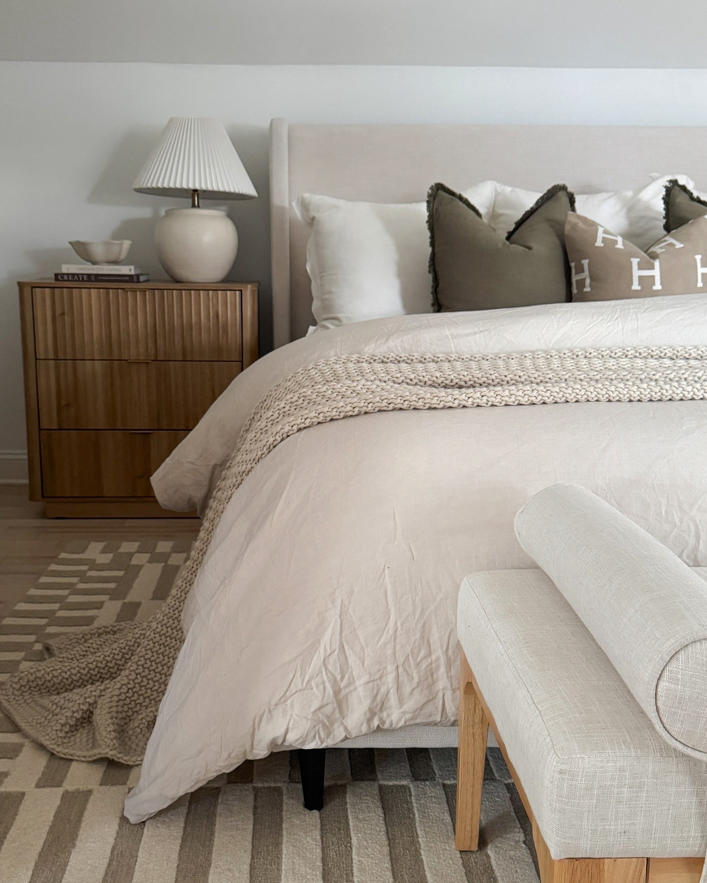 Happy Thursday, friends! 🤎

I’ve made some slight changes to our master bedroom, and I’m loving all the calming neutrals. I’m also obsessing over this new rug—it adds the perfect cozy touch and ties everything together beautifully! 🤎

#LTKHome #LTKFindsUnder100 #LTKStyleTip