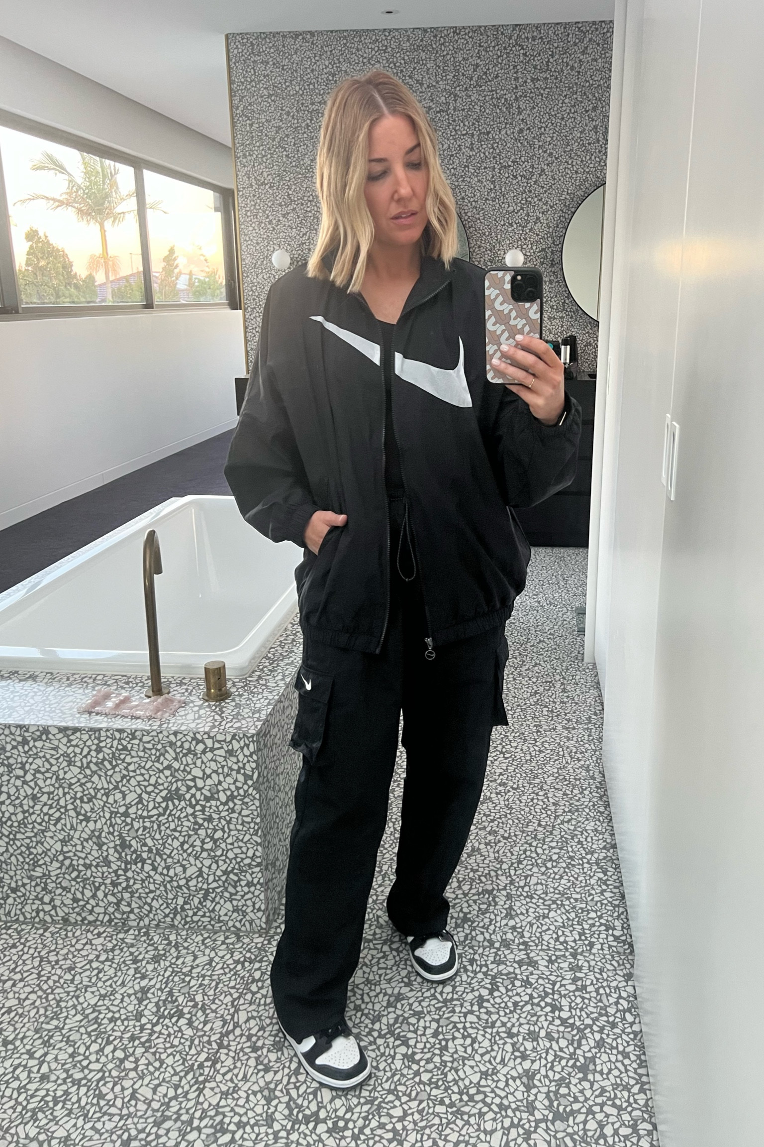 I’m calling it. This is my most favourite, most comfortable purchase in a long time. 🤍🖤

Pants: Small
Jacket: Medium

#LTKaustralia