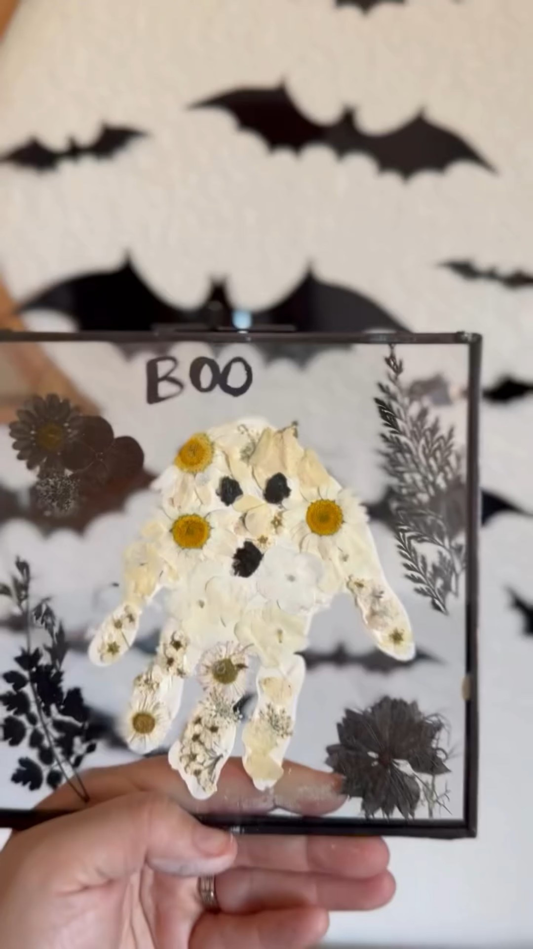 Moms know: Halloween sneaks up FAST. 🎃
This floral ghost craft is toddler-approved, keepsake-worthy, and way easier than it looks. Save now, thank yourself later. 👻

Comment GHOST to get the link to everything I used.