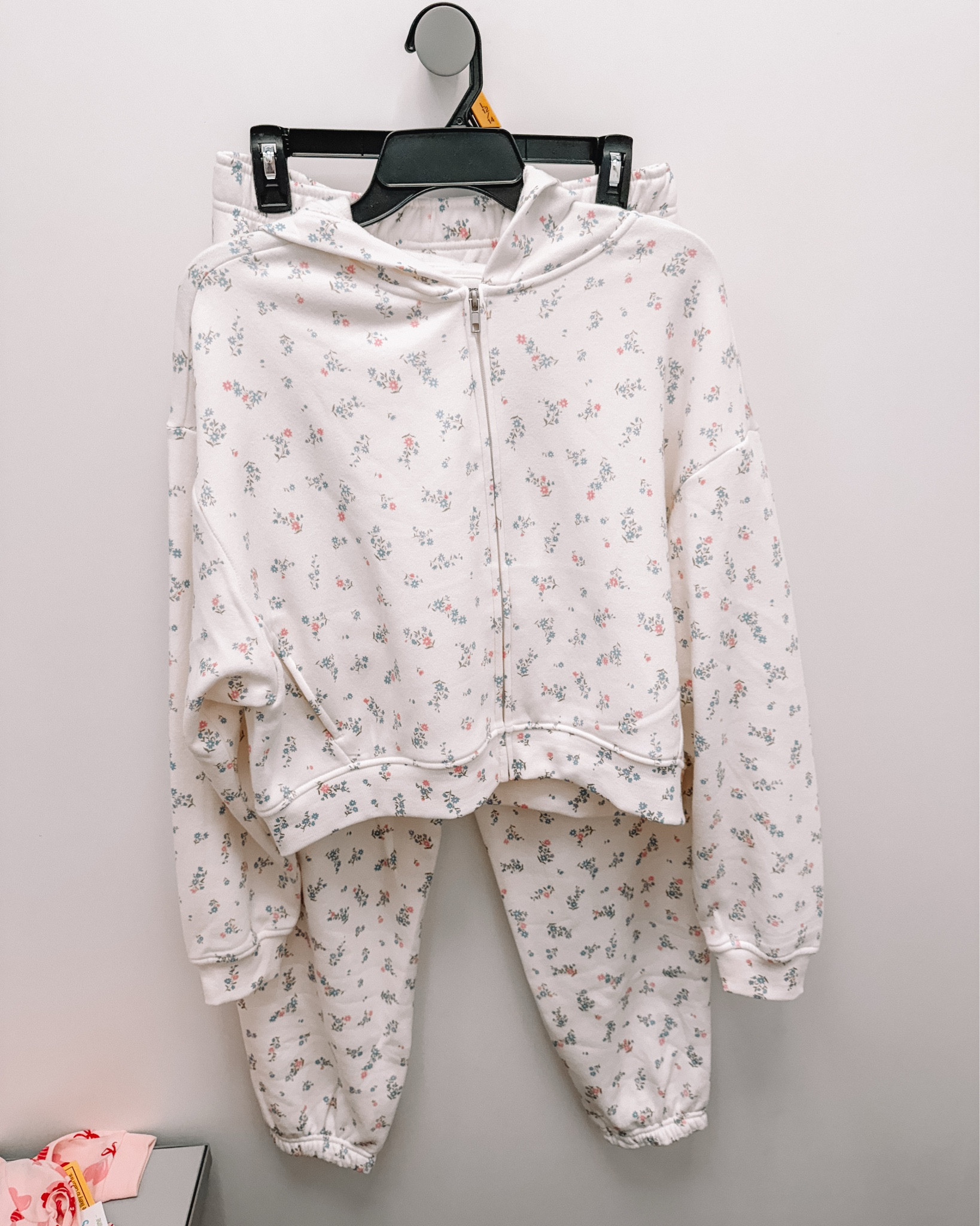 can’t believe i found these today at my walmart! i got a medium in the pants and a large hoodie for a oversized look 🫶🏻