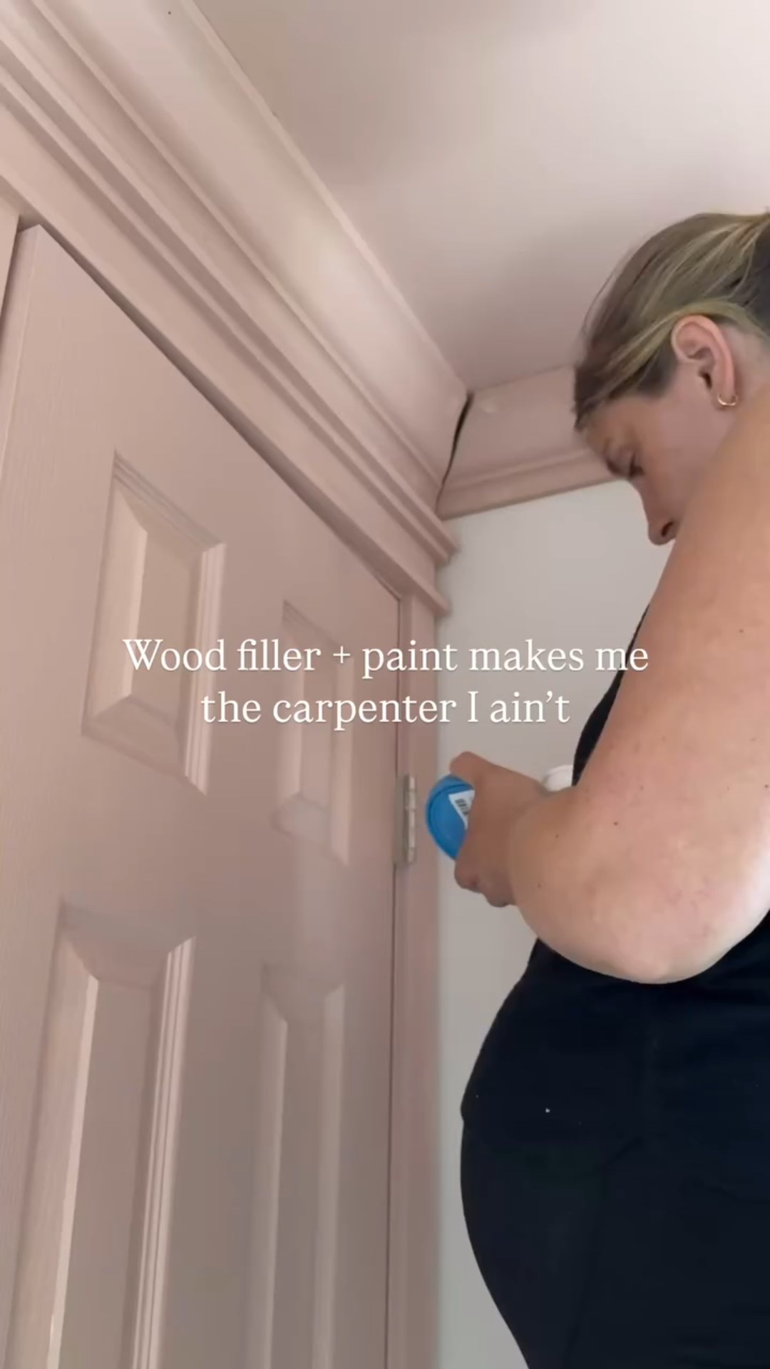 Proof you don’t have to be a professional to put up crown moulding yourself. You just have to be creative enough to fill in the gap! (But like who made crown moulding so hard??)