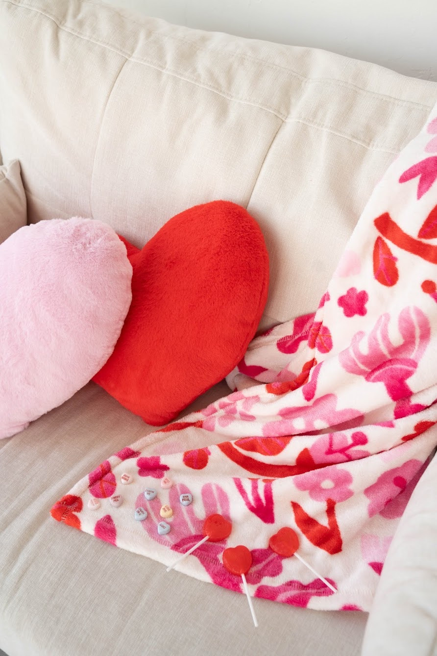 Valentine’s Day decor 

Throw pillows  throw blanket  gift ideas 

#LTKFindsUnder50 #LTKSeasonal #LTKHome