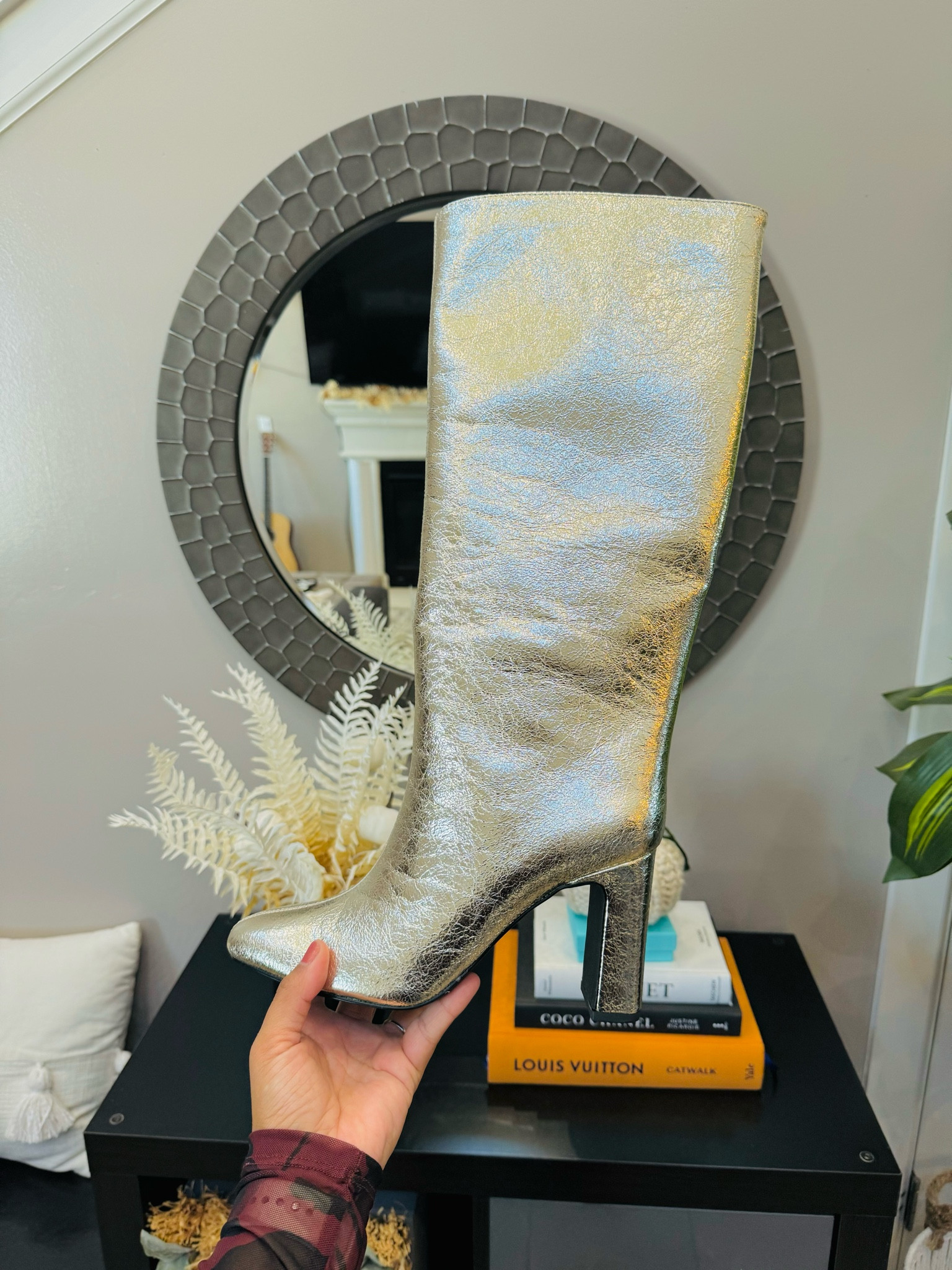 Diva Gold Boots

#LTKFallSale #LTKStyleTip #LTKShoeCrush