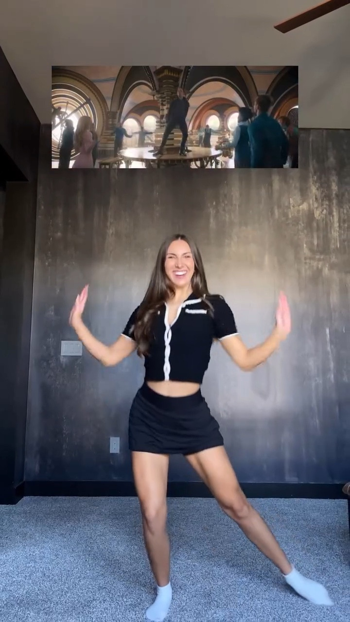 Who’s seeing Wicked this weekend????🤭🩷💚 Love this short sleeve sweater for this winter! It’s on sale too!! 

Choreography: @chrislxd 

#dancingthroughlife #wicked #wickedforgood #wickedthemovie #wickeddance #dances

#LTKFindsUnder50 #LTKGiftGuide #LTKSaleAlert