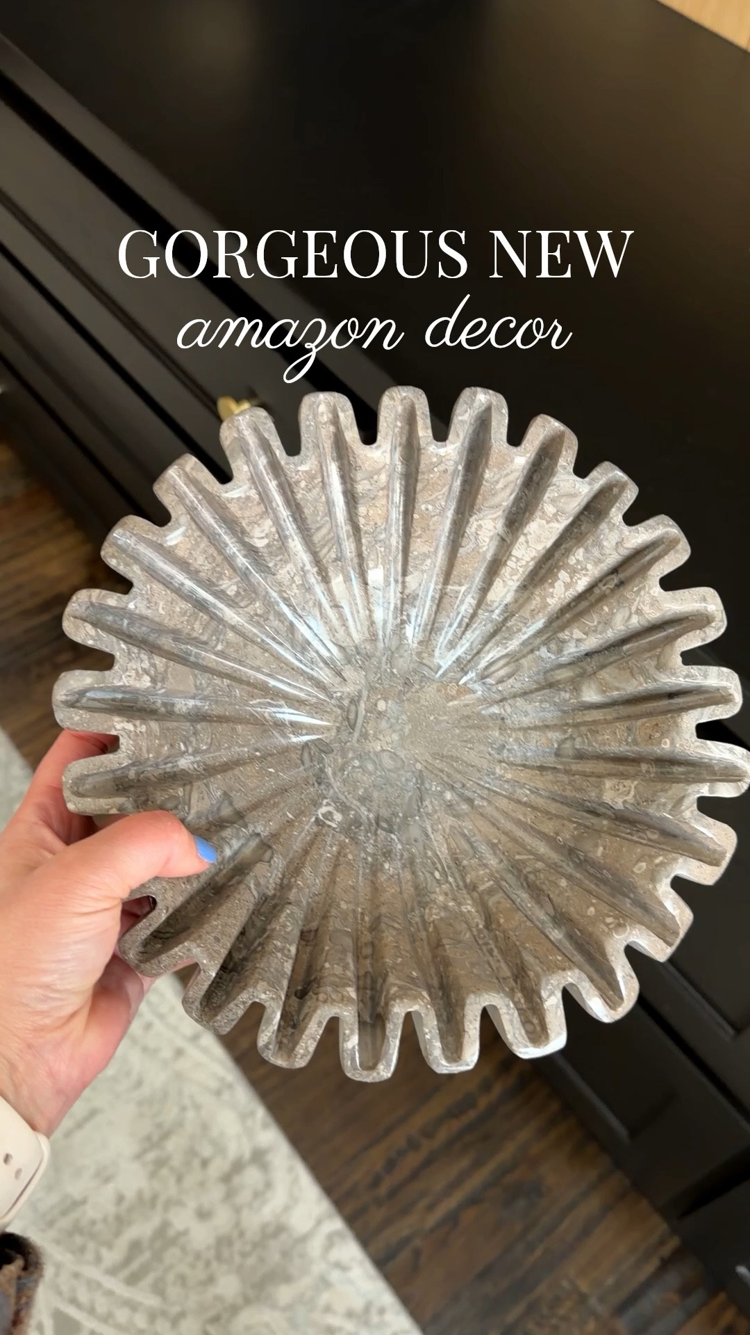 New Amazon home decor find and I’m obsessed 🤍 This gorgeous neutral marble ruffled bowl instantly elevates a space with that organic modern, cozy luxe vibe. It has that intentionally imperfect shape and I love it!

Perfect for styling shelves, coffee tables, entry tables, bathroom counters, or layered home decor moments. Affordable Amazon decor that looks high-end is always a win 👏🏼

#amazonhome #amazonhomedecor #neutraldecor #organicmodern #homestyling #cozyhome #ltkhome