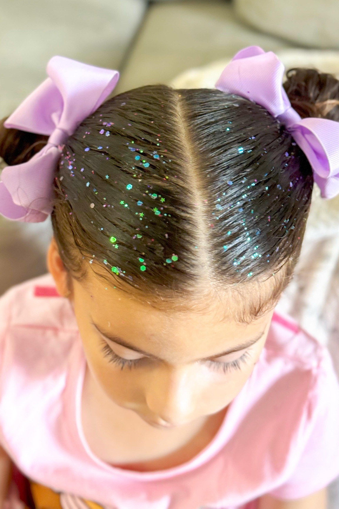 🎀✨ Gel de Glitter ✨🎀 Amo hacerle peinados a mis niñas y lo disfrutaré mucho hasta que me lo permitan (falta poco 😭) esta idea me encanta porque le da un toque bellísimo en ocasiones especiales… 
Dejame saber si quieres los LINKS de todo lo que use 🩷
🚫Tener mucha precaución al aplicarlo para que no les caiga en los ojos 🚫
🚫 Usen un gel suave para que salga con la lavada del cabello al día siguiente 🚫
.
.
.
.#maternidadconhumor #maternidadreal #maternidadconsciente #maternidadsinfiltros #memesdemamas #humorparamamás #humordemadres #comunidaddemamas #reels #humor #humordemadres #gabycastellarr #humorparamamás#mamasdeinstagram #maternidadreal #reels #humor #humordemadres #humorparamamás#mamasdeinstagram #maternidadreal #momblogger #mommyblogger #miamiblogger #miamibloggers #bestblogger #miamimomblogger