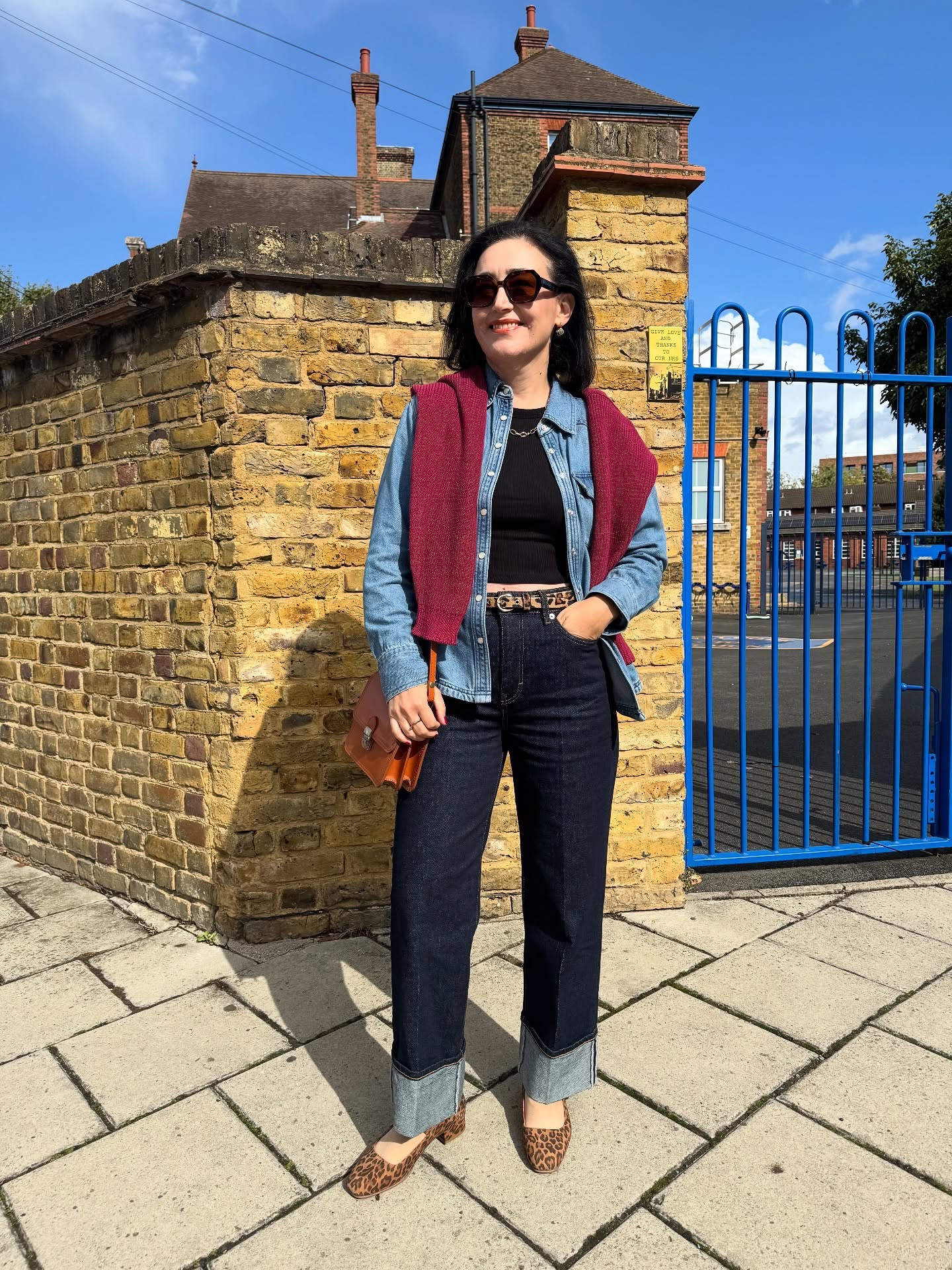 How was your weekend pals? I feel like it’s gone too quickly…
Outfit reflecting the weather☔️☀️☔️
Layers and layers…

I have done a partial wardrobe switchover too. As always, it probably means that we will have an Indian summer now!😄

Happy Monday Instas!
.
.
.
.
AD/PR 
Shoes: @moshulushoes
Sunglasses: @goodlookersuk
Cardi: @saintandsofia 
.
.
.
Marks & Spencer Denim 
#mymarks #marksandspencer #turnupjeans#moshulushoes #marksandspencerstyle #casualchicstyle #everydaychic #whatmamaworemonday #saintandsofia 
#autumnfashion #autumnstyle