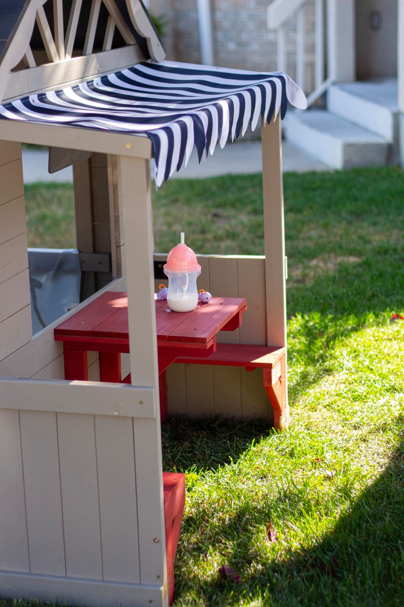 You no longer need to look for it, because I found it for you! A cup  that works anywhere and anytime! These cups  are a must have for every parent that wants a spill proof cup! 

#Ad #TargetPartner

