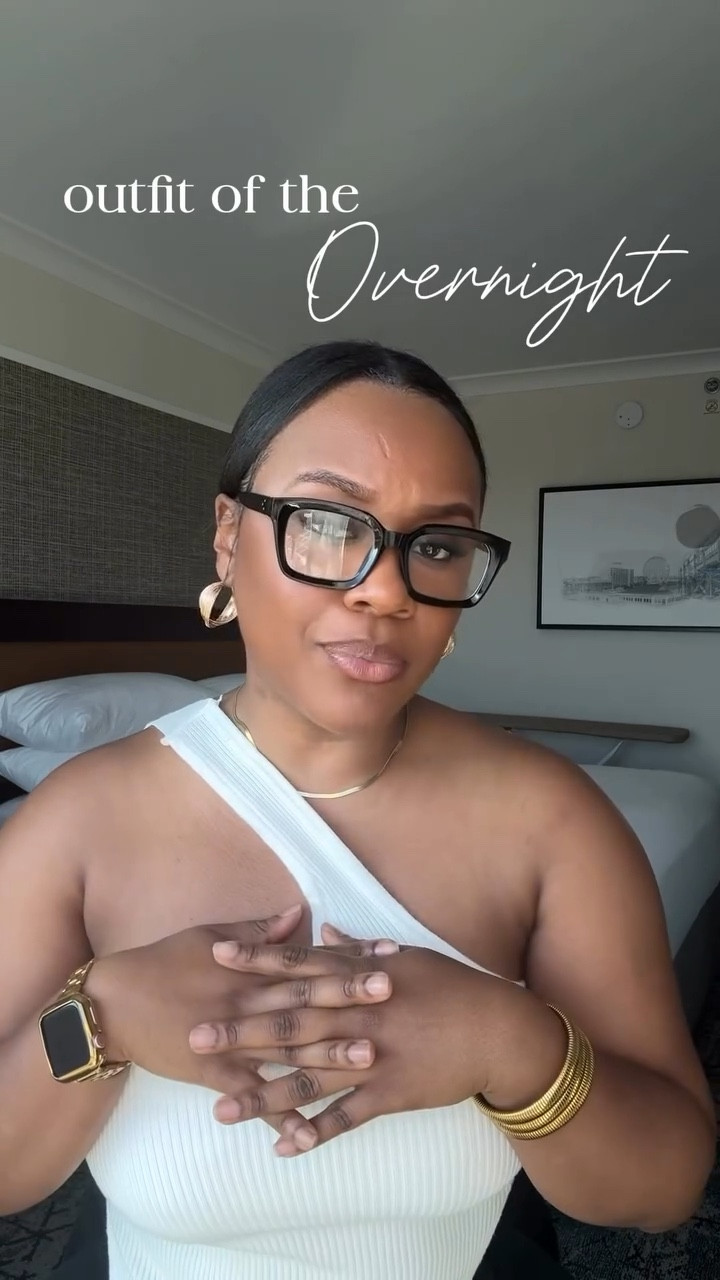 Let’s step away from our regular overnight sweats and sneakers. For your next trip…pack a cute fit, make reservations, and even record some content 🤭 Everything is linked in my bio 🥰

#flightattendant #flightattendantlife #ootd #fashioninspo #fashionﬁnds