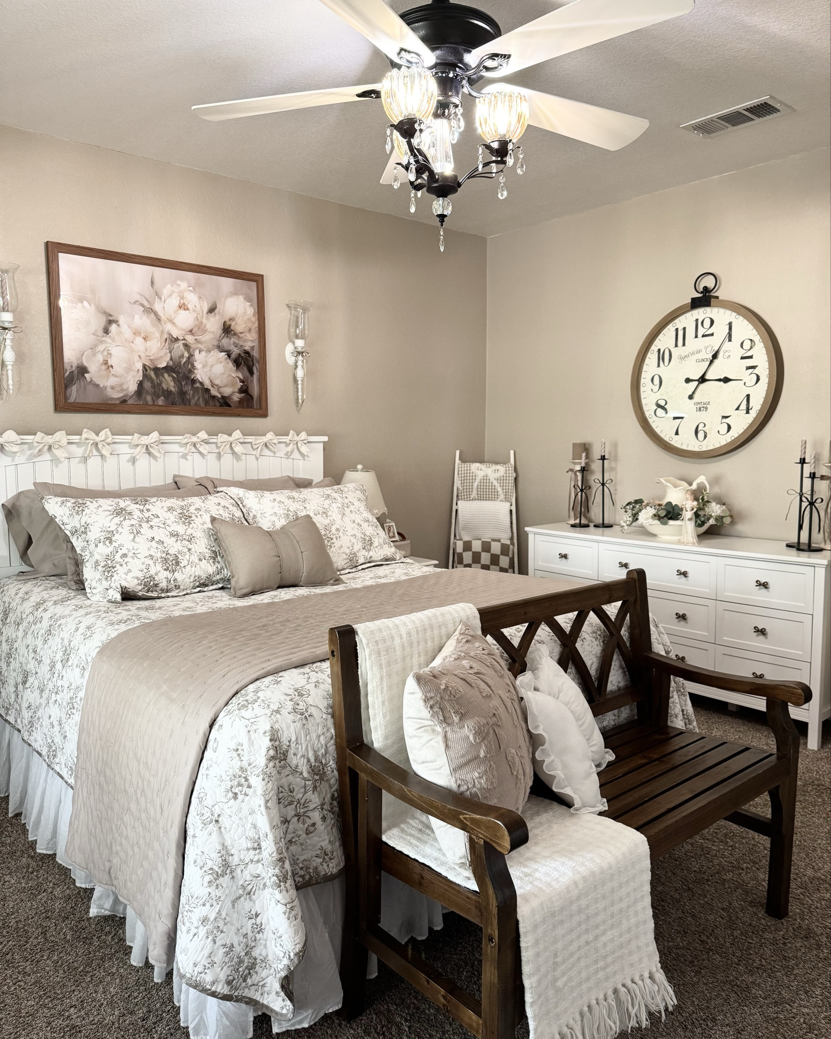 Neutral Teen Girl Bedroom Inspiration 

#LTKFamily #LTKHome