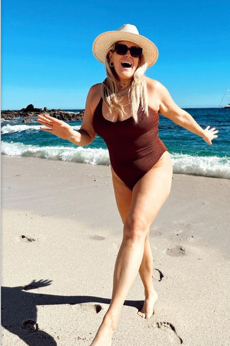 This one piece swimsuit is so flattering!

Plus size swimsuit, swimsuit for DDD cup, swimsuit for DD cup, plus size one piece swimsuit, plus size swimsuit for large bust, plus size swimsuit for large chest 

#LTKcurves #LTKFind #LTKswim
