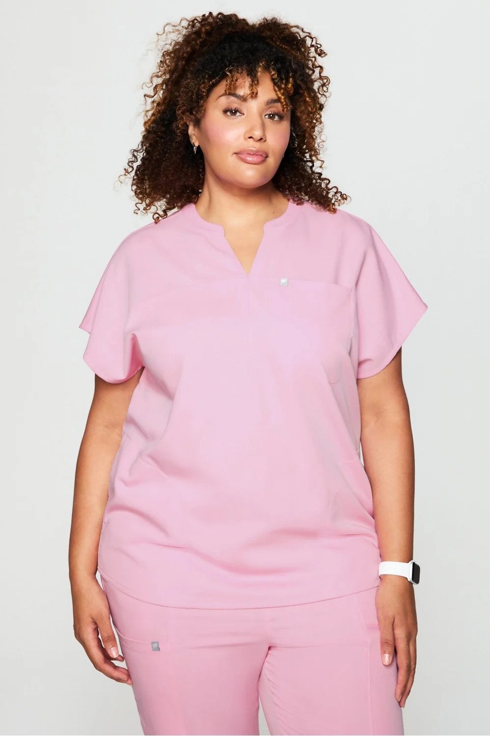 Evolve 3-Pocket Scrub Top | Fabletics