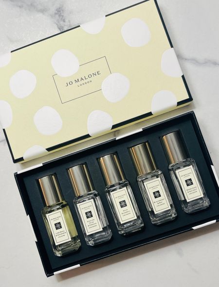 Here’s a gift idea for your luxe friend, girlfriend, aunt or anyone who loves scents😘🎁This Limited Edition Gift set from Jo Malone is so divine it has 5 bottles of their best selling colognes! My personal faves are English Pear and Freesia and Lime Basil and Mandarin 😍😚 This is a splurge so that person has got to be super special. 😘😘😘




#sephora #jomalone #jomalonelondon #ltkgiftguide #ltkseasonal #perfume #beautygifts #sephoragiftsets #perfumegifts #ltkgiftcollections #ltkdesignersale #ltkstyletip #cologne #colognegiftset 

#LTKGiftGuide #LTKHoliday #LTKbeauty