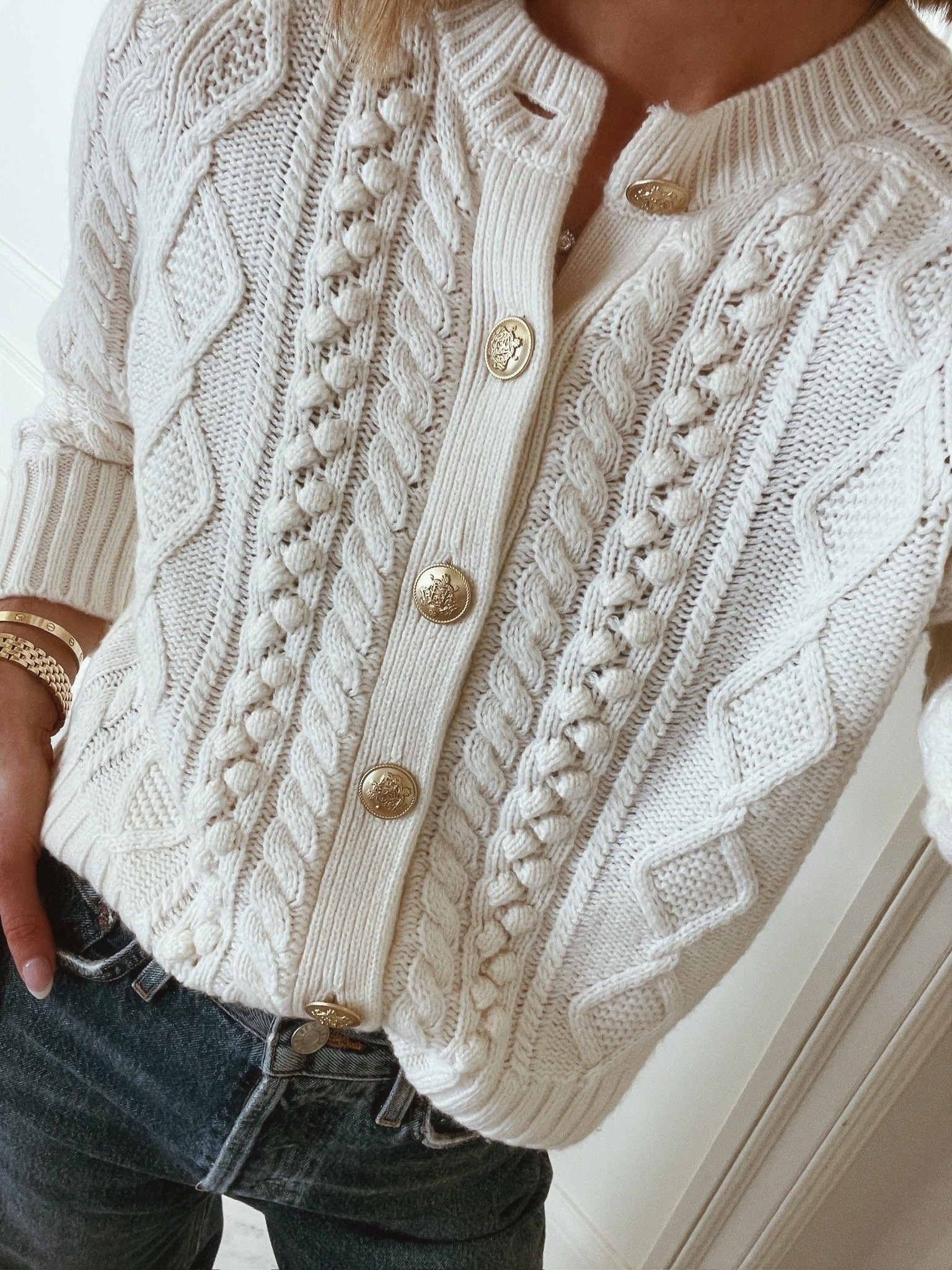 Stay cozy and look great during the holidays with a button up cardigan! #cellajaneblog #holidaystyle

#LTKootd #LTKHoliday