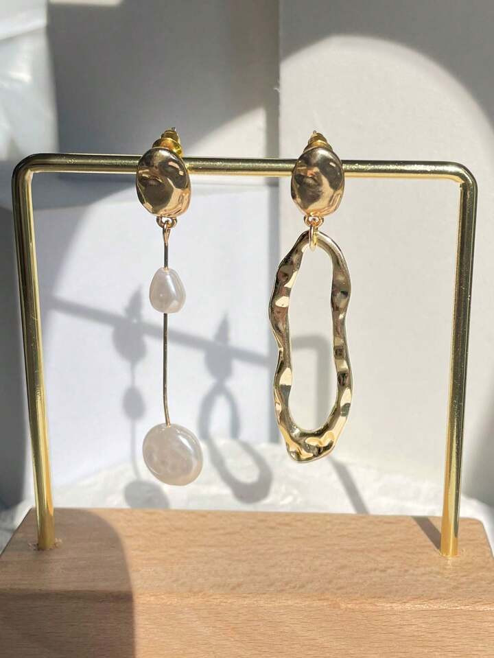 1pair Asymmetrical Geometric Design Baroque Style Pearl Earrings, Hollow Pendant Asymmetrical Dangle Ear Studs | SHEIN