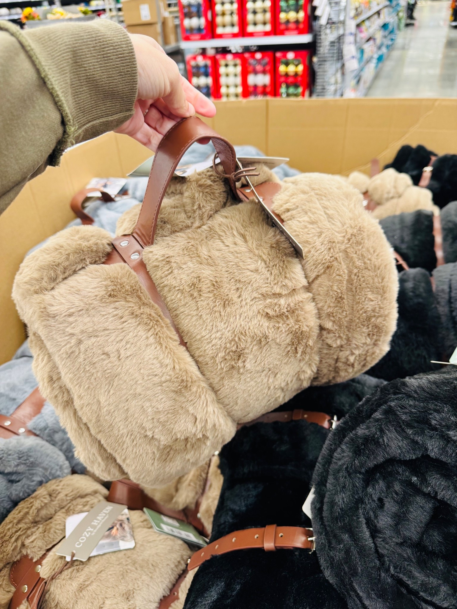 Blankets make fab gifts!

#LTKHome #LTKGiftGuide