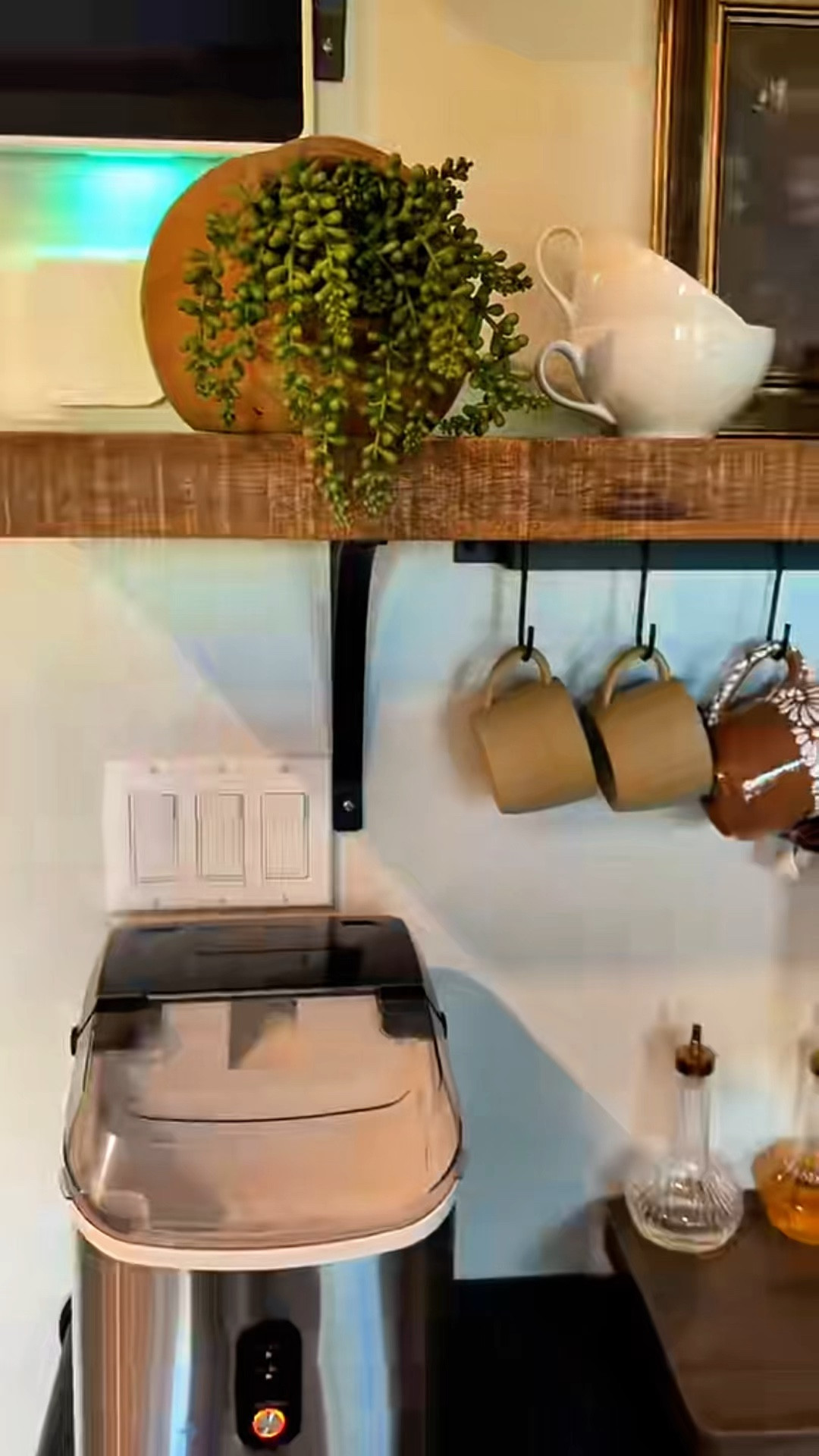 Coffee Bar✨☕️


#LTKHome #LTKmomlife #LTKdayinmylife
