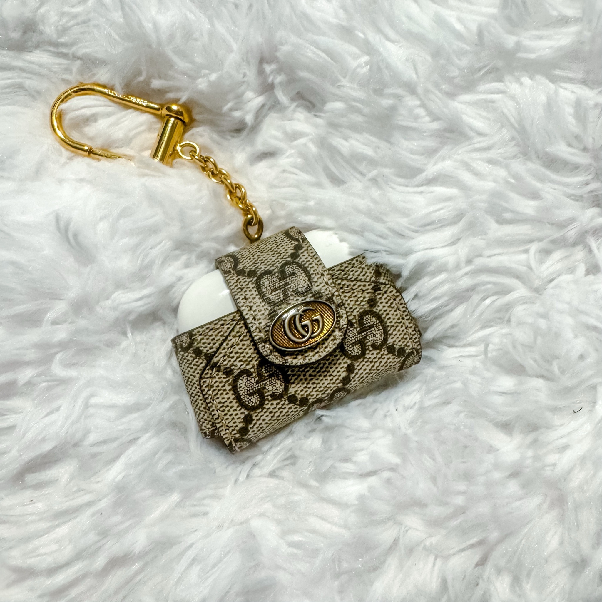 Luxury gift idea- Gucci airpod pro case

#LTKHoliday #LTKItBag #LTKGiftGuide