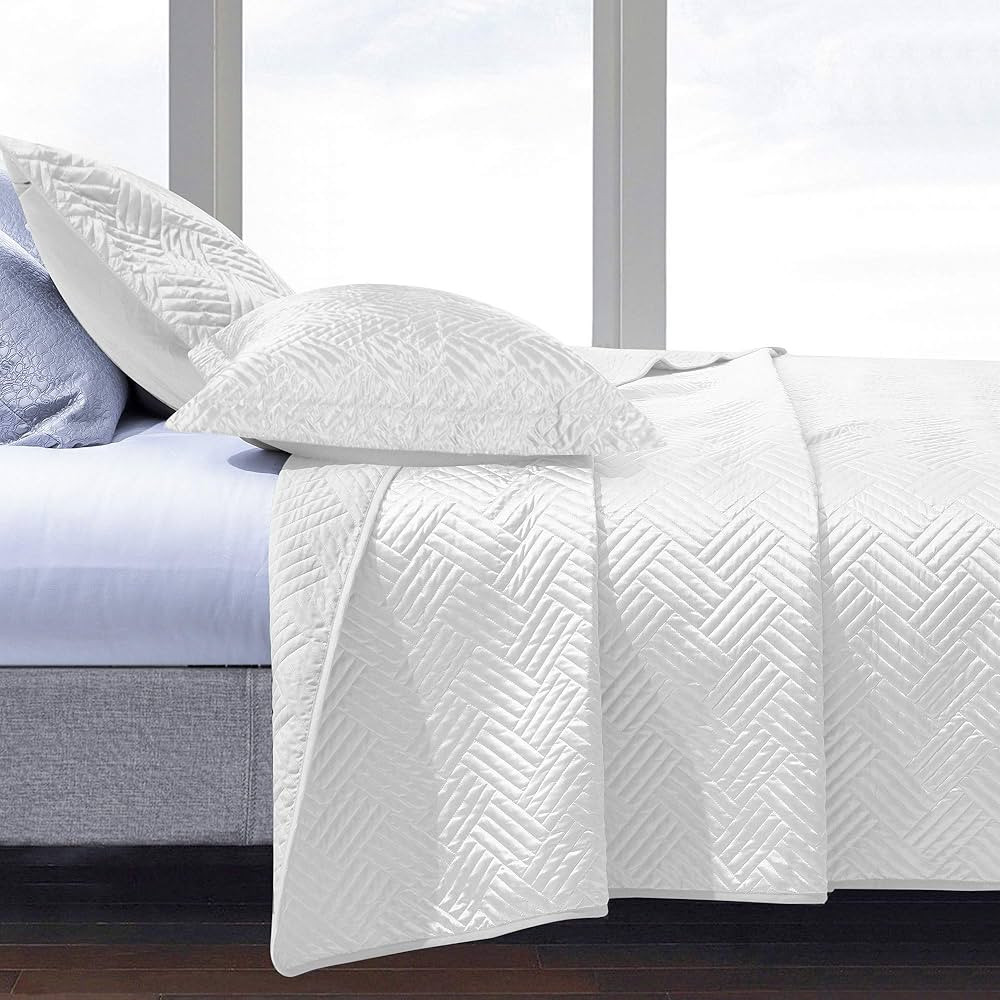 NTBAY 3 Pieces Silk Satin 106x92 King Quilt Set, Geometric Pattern Bedspread Luxury Quilted Cover... | Amazon (US)