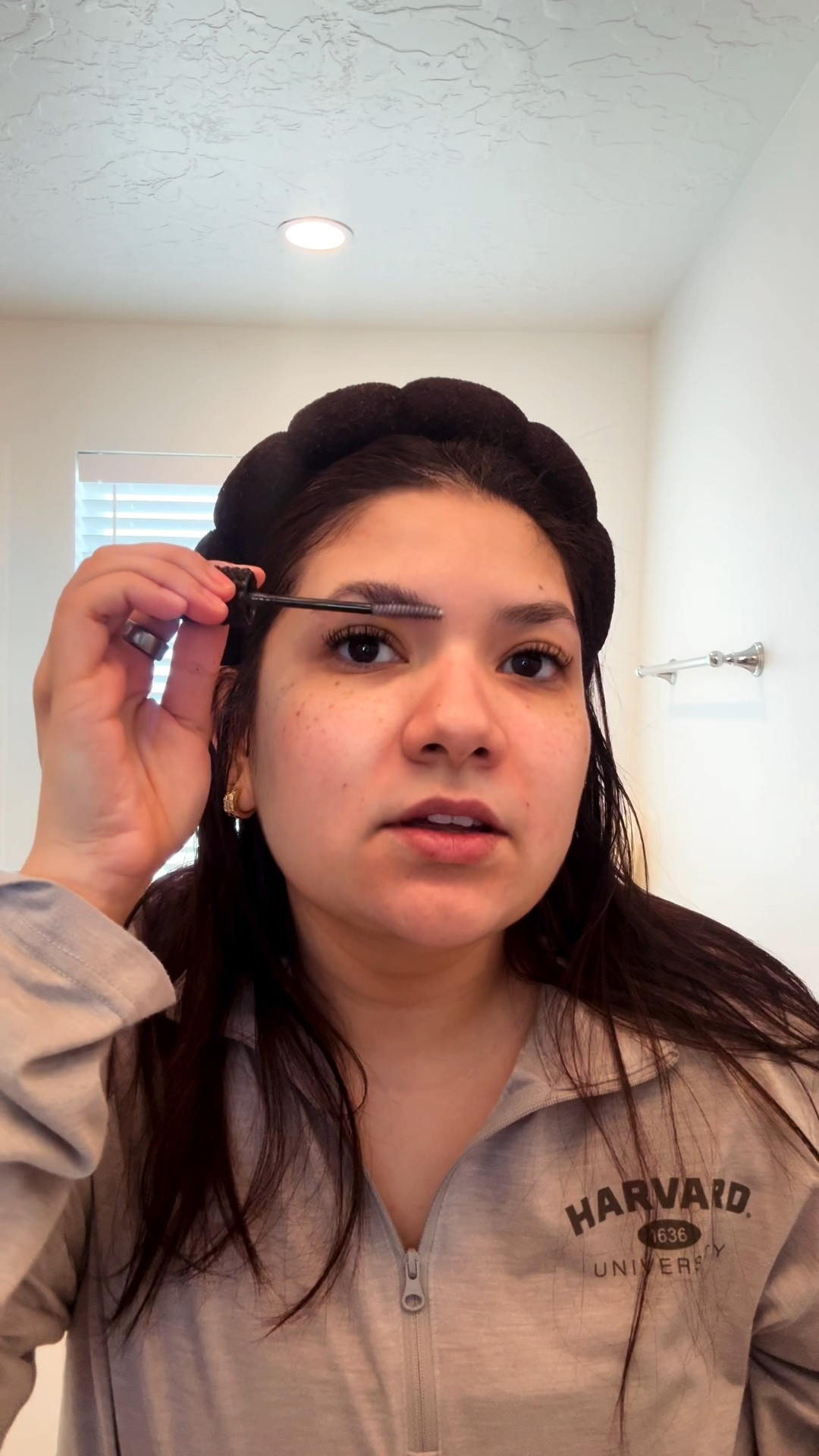The most chaotic quick GRWM 😂 Super simple using skin care and MINIMAL make up! 
✨Thayers pads
✨Thayers toner
✨MDSolar Sciences SPF moisturizer 
✨Got2be Eyebrow glue 
✨L’Oréal faux brow
✨Milani blush
✨MDSolar Sciences SPF lip balm

#LTKselfcare #LTKmorningroutine