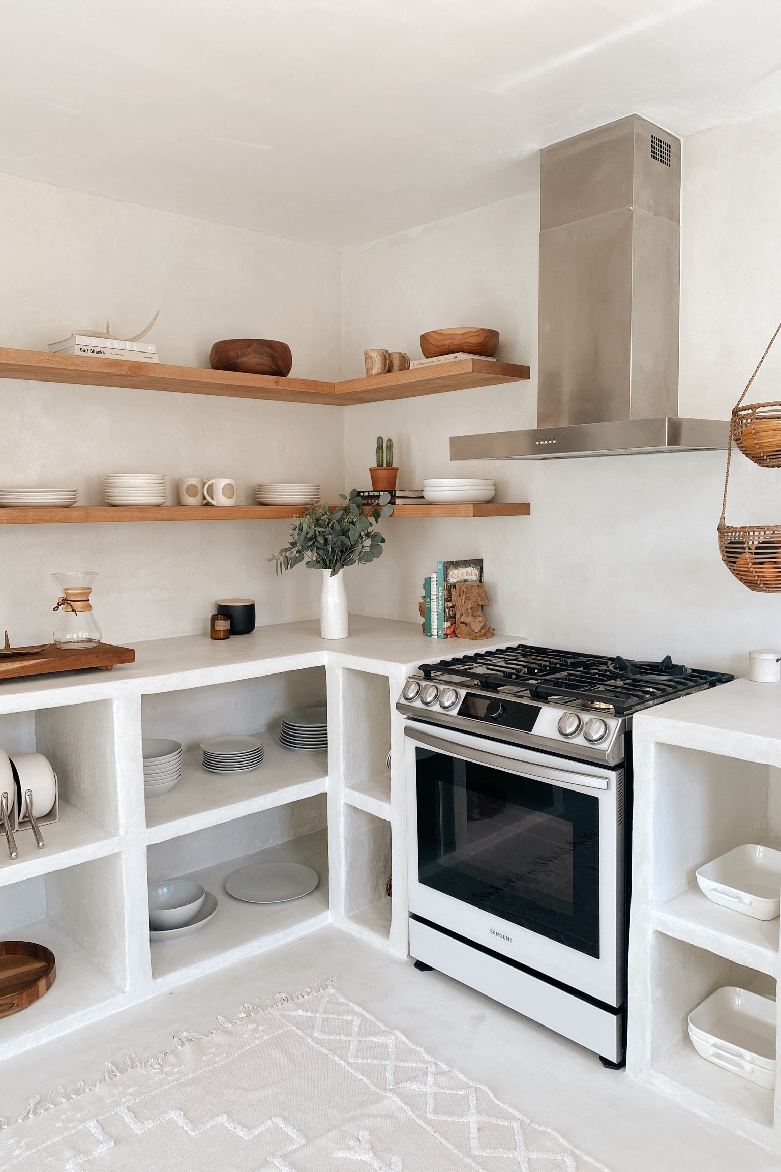 Kitchen Goals 👌🏼


#blancobungalow
#kitchengoals
#kitchendesign
#microcement
#kitcheninspo 

#LTKSeasonal #LTKhome #LTKeurope
