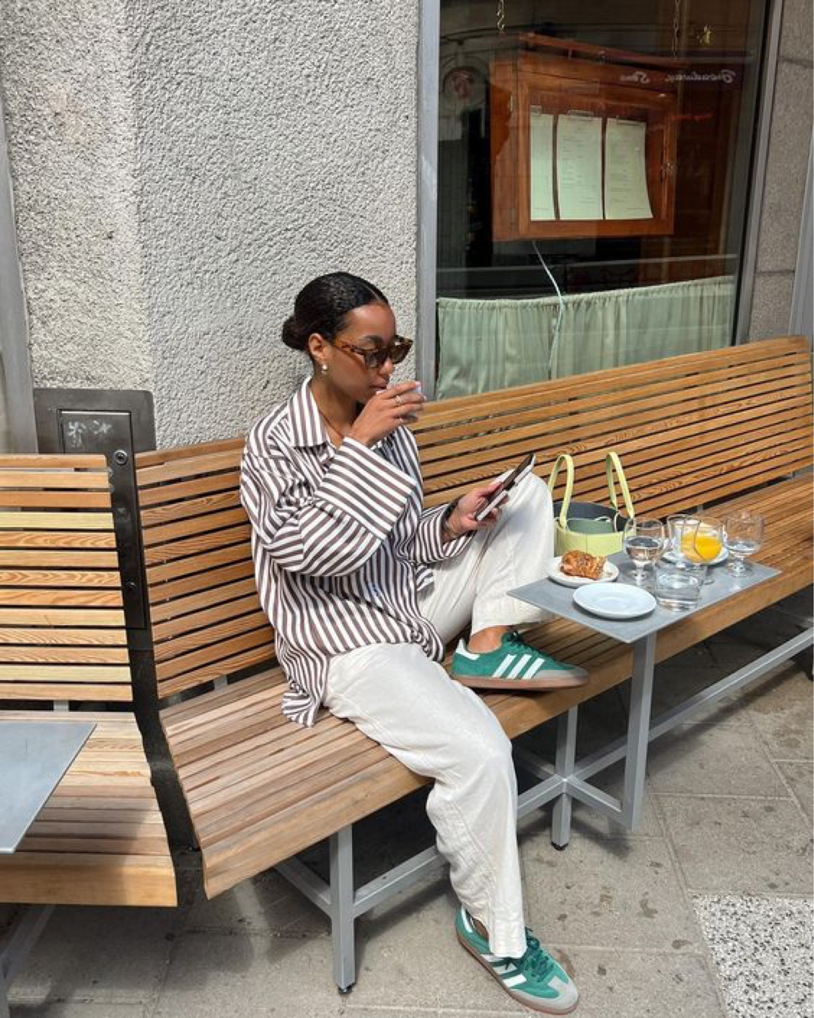 Love this effortless Spring outfit and the pop of green the sneakers give 💚 #springoutfit #summeroutfit #jeans #traveloutfit

#LTKxMadewell #LTKstyletip #LTKshoecrush