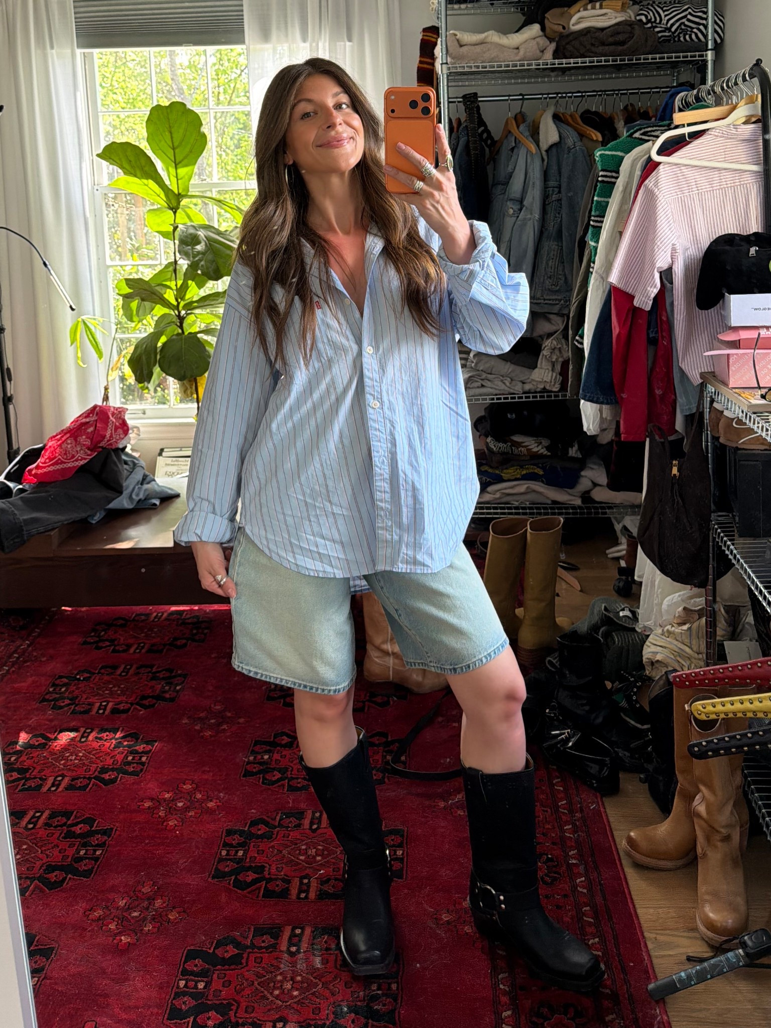 i sized down and the shorts fit perfectly but if I wanted a slightly baggy fit, I would’ve done my normal size! 
#levis 