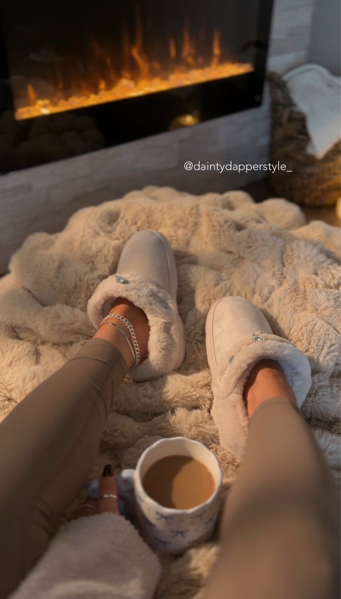 The perfect slipper for chilly mornings and nights 🧦🍂

#LTKgrwm #LTKootd #LTKSeasonal