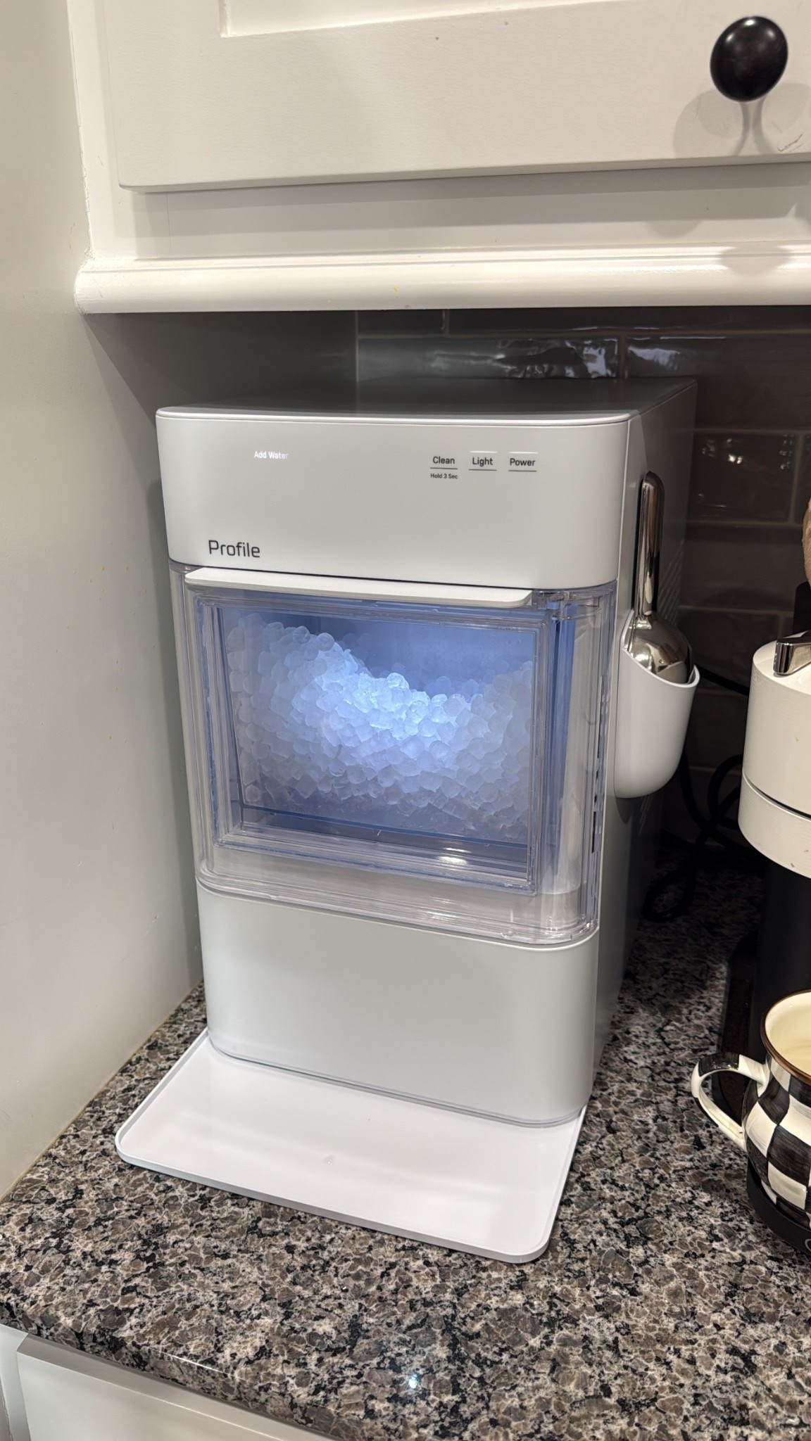 The BEST ice maker!! We got this a few weeks ago and it has been a game changer for at home sonic ice! 👏🏻🧊 
#GE 