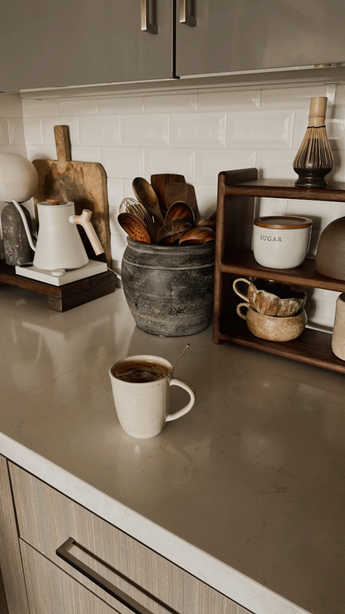 Kitchen countertop styling ✨
cup shown is from zarahome(not linked) https://www.zarahome.com/us/en/dotted-stoneware-mug-c0p429667799.html?utm_campaign=productShare&utm_medium=mobile_sharing_iOS&utm_source=mobile_sharing

#kitchenstyling #kitchenstyle #kitchendetails #kitchenshelf #utensilholder

#LTKHome #LTKStyleTip #LTKSeasonal